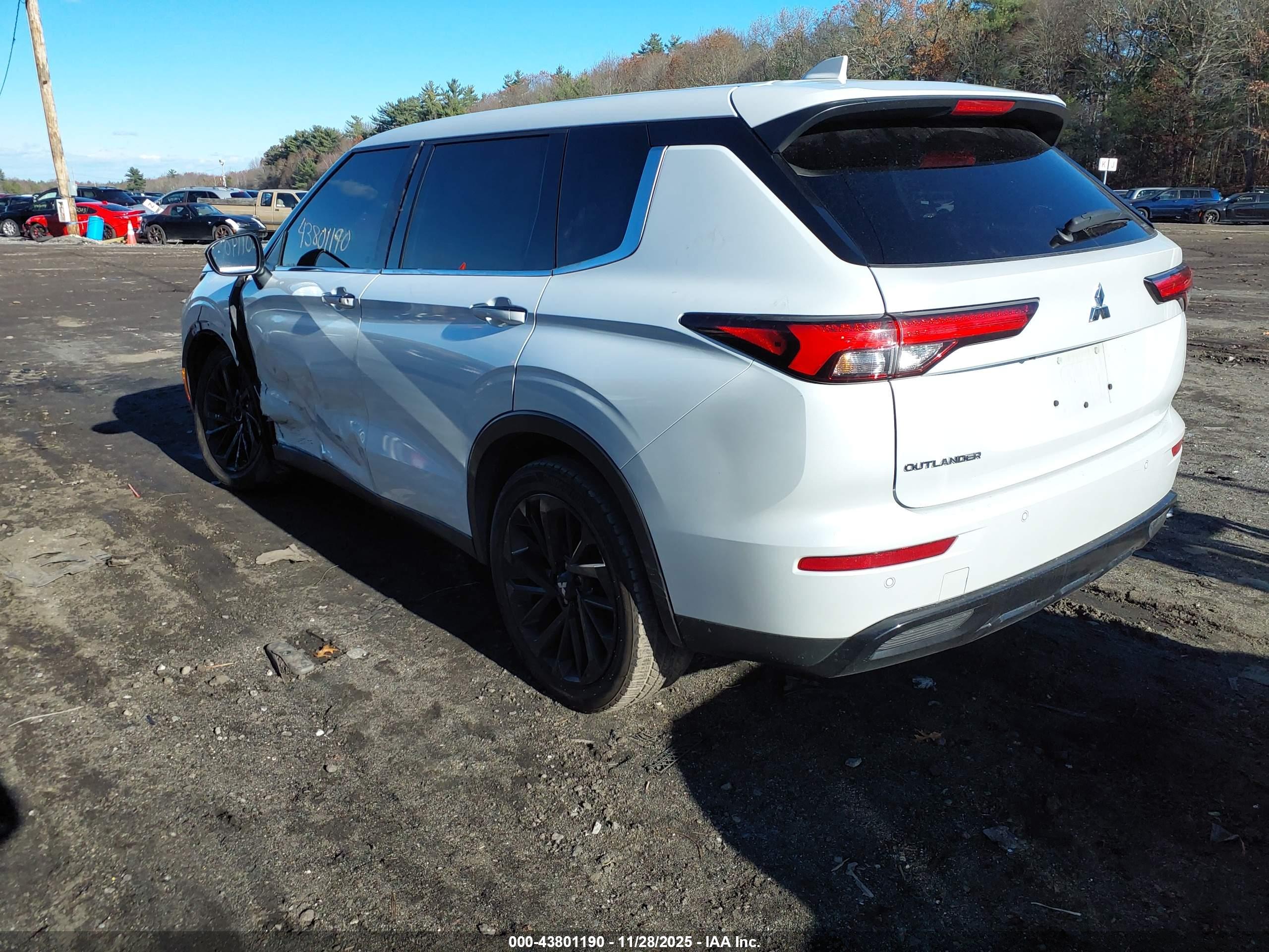 MITSUBISHI OUTLANDER image 3