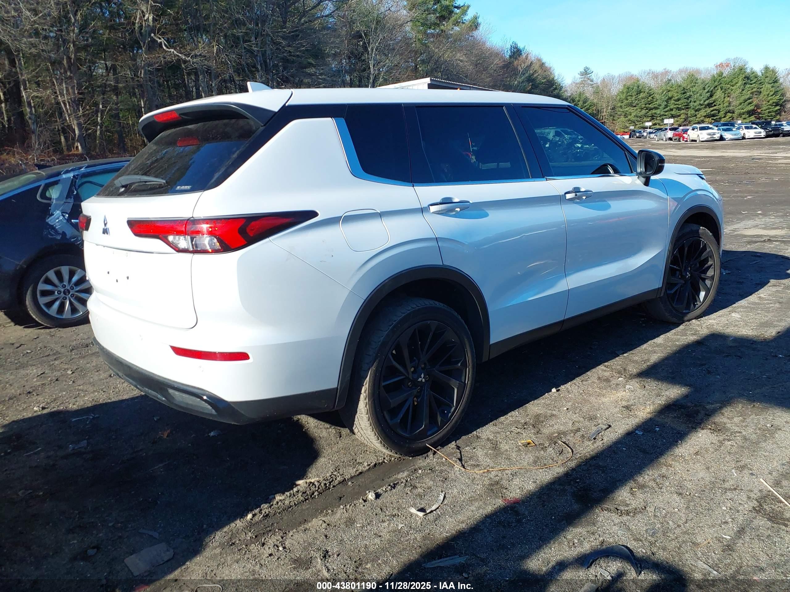 MITSUBISHI OUTLANDER image 4