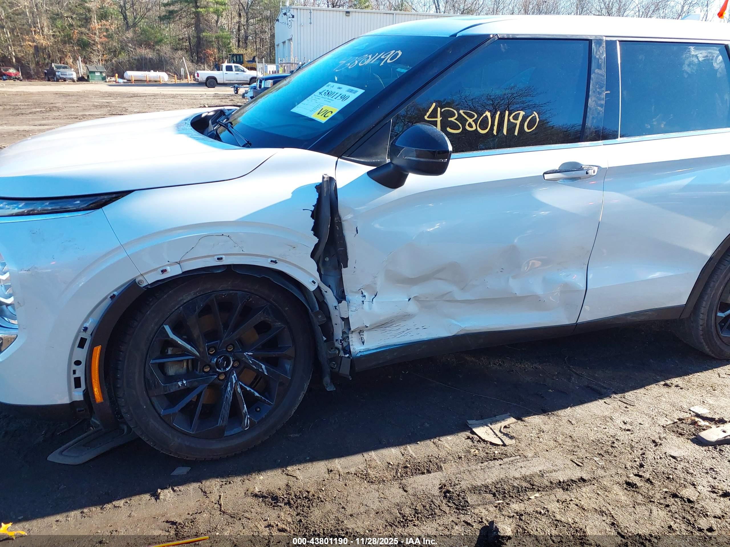 MITSUBISHI OUTLANDER image 6