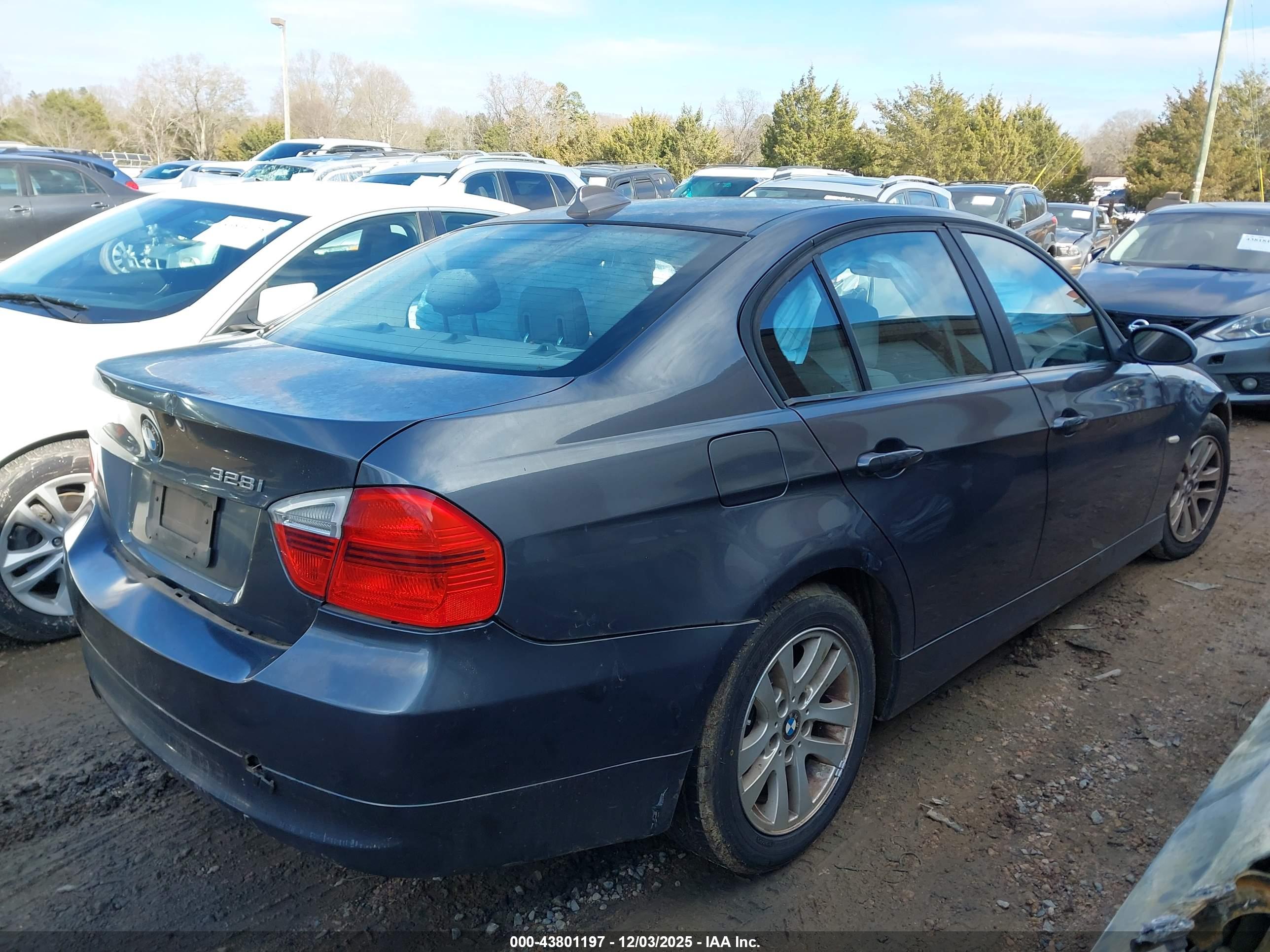 BMW 328I image 4