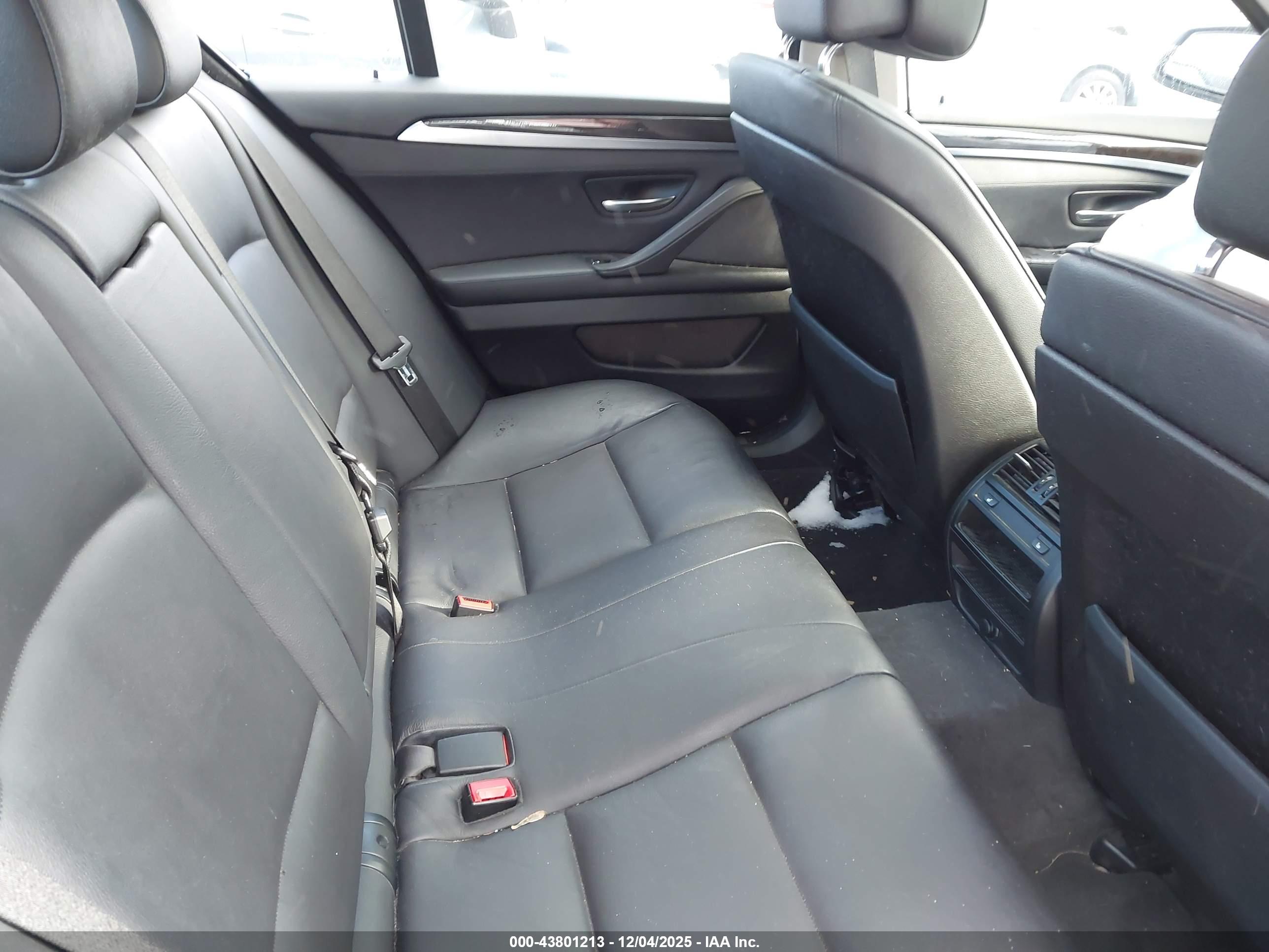 BMW 528I image 8