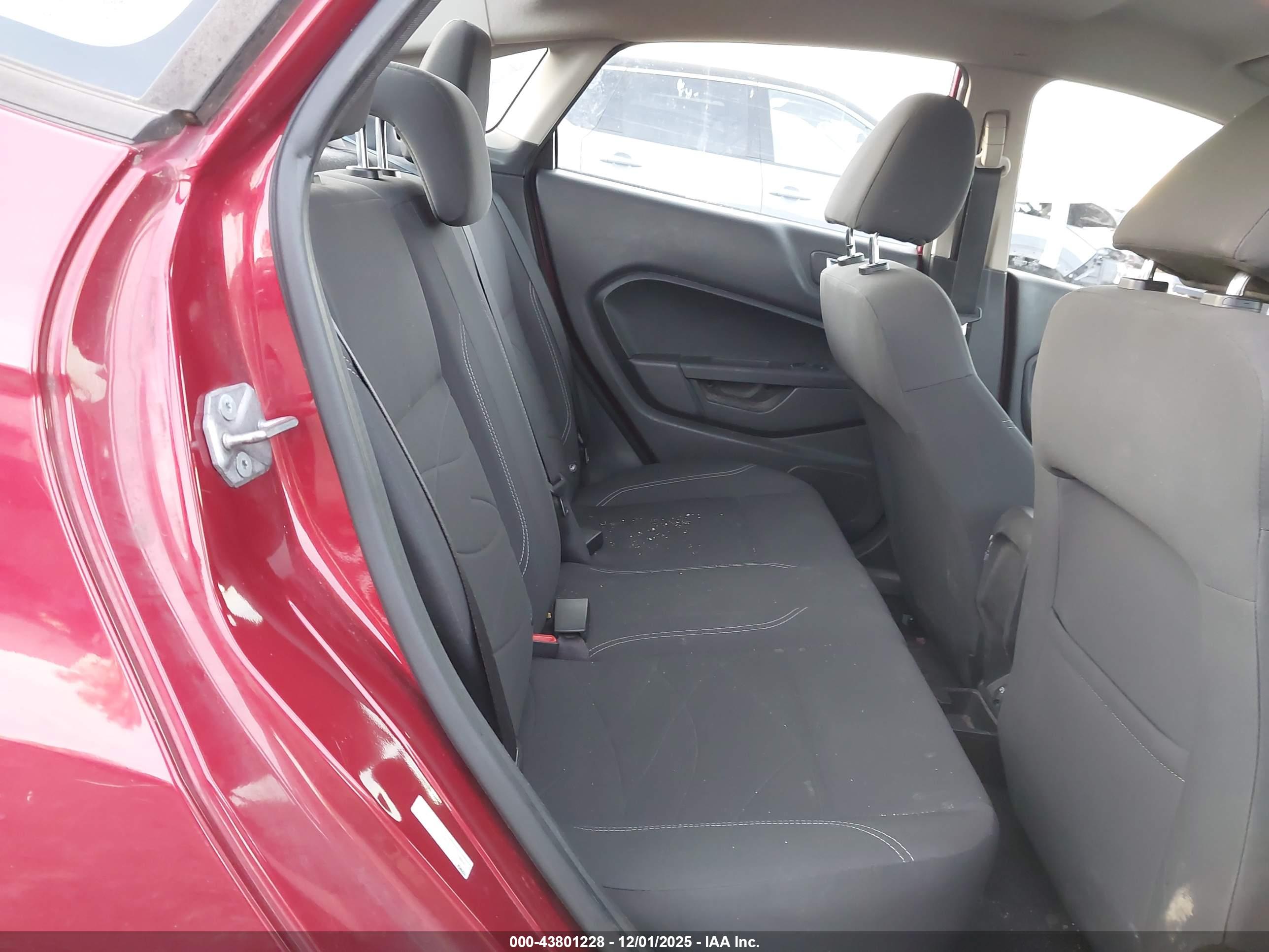 FORD FIESTA image 8