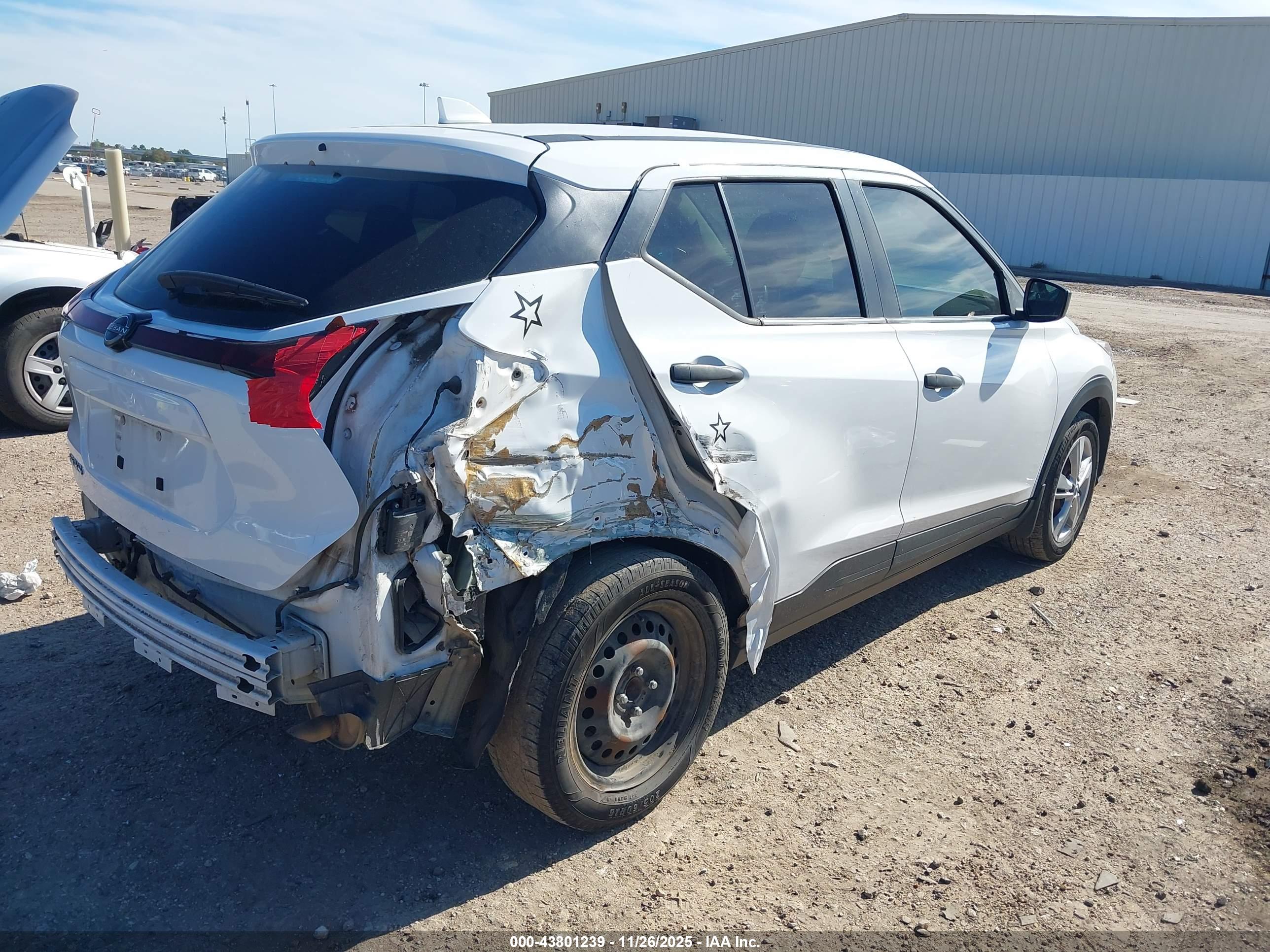NISSAN KICKS image 4