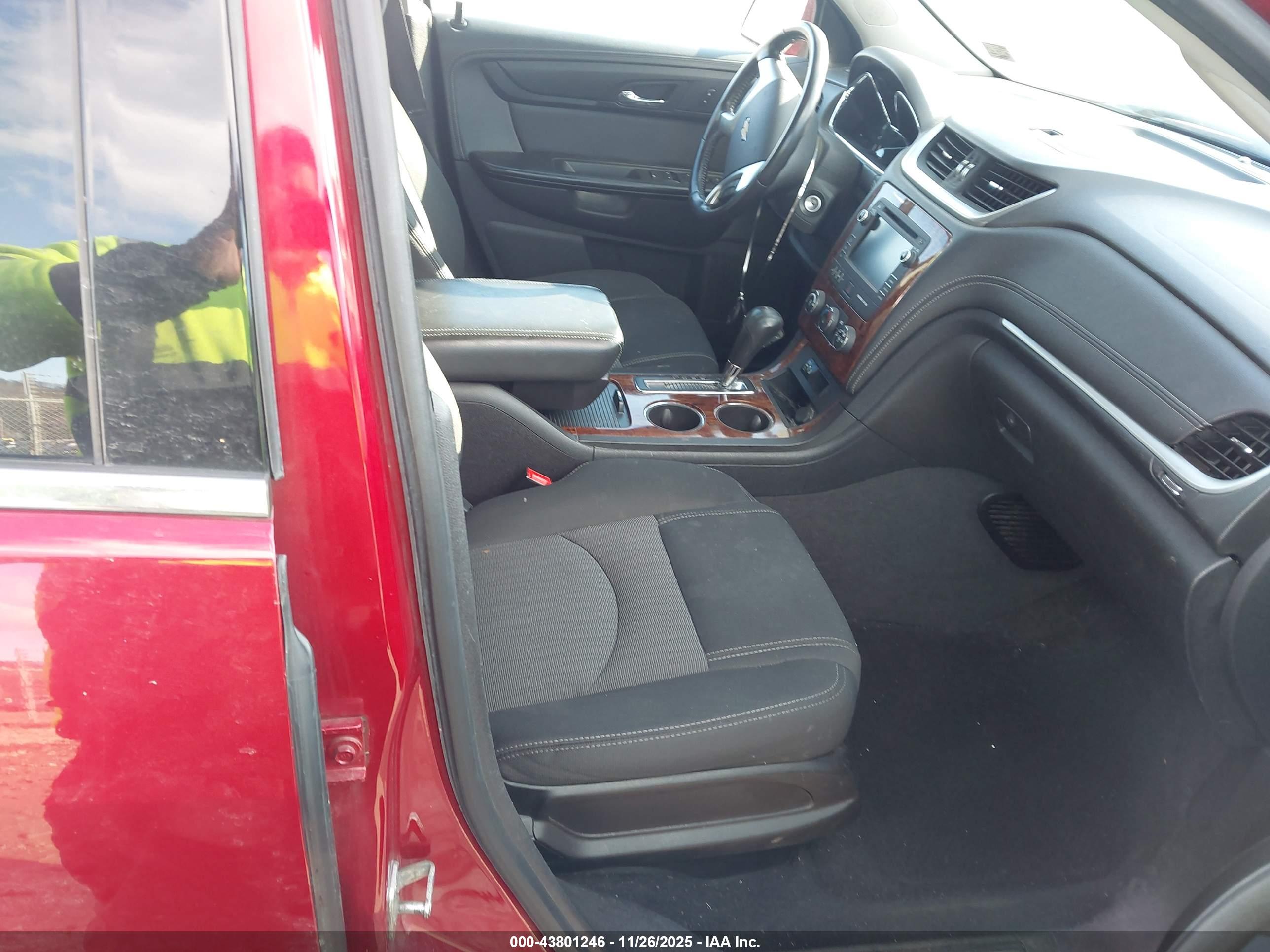 CHEVROLET TRAVERSE image 5