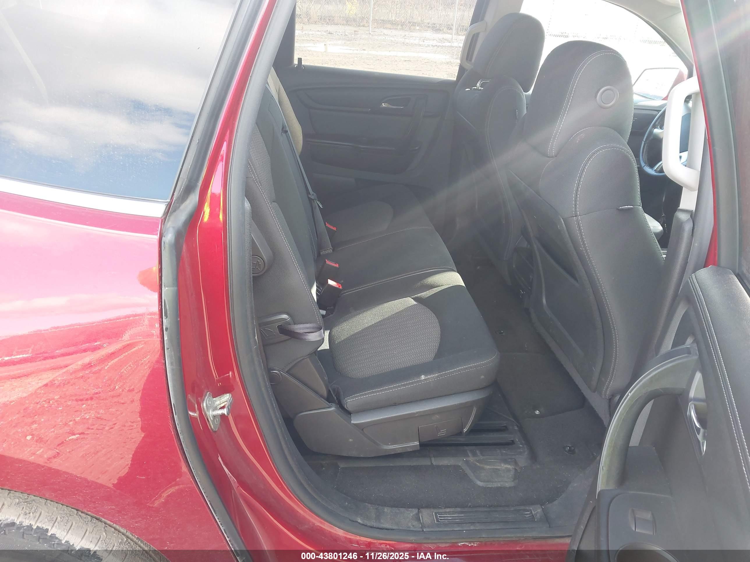 CHEVROLET TRAVERSE image 8