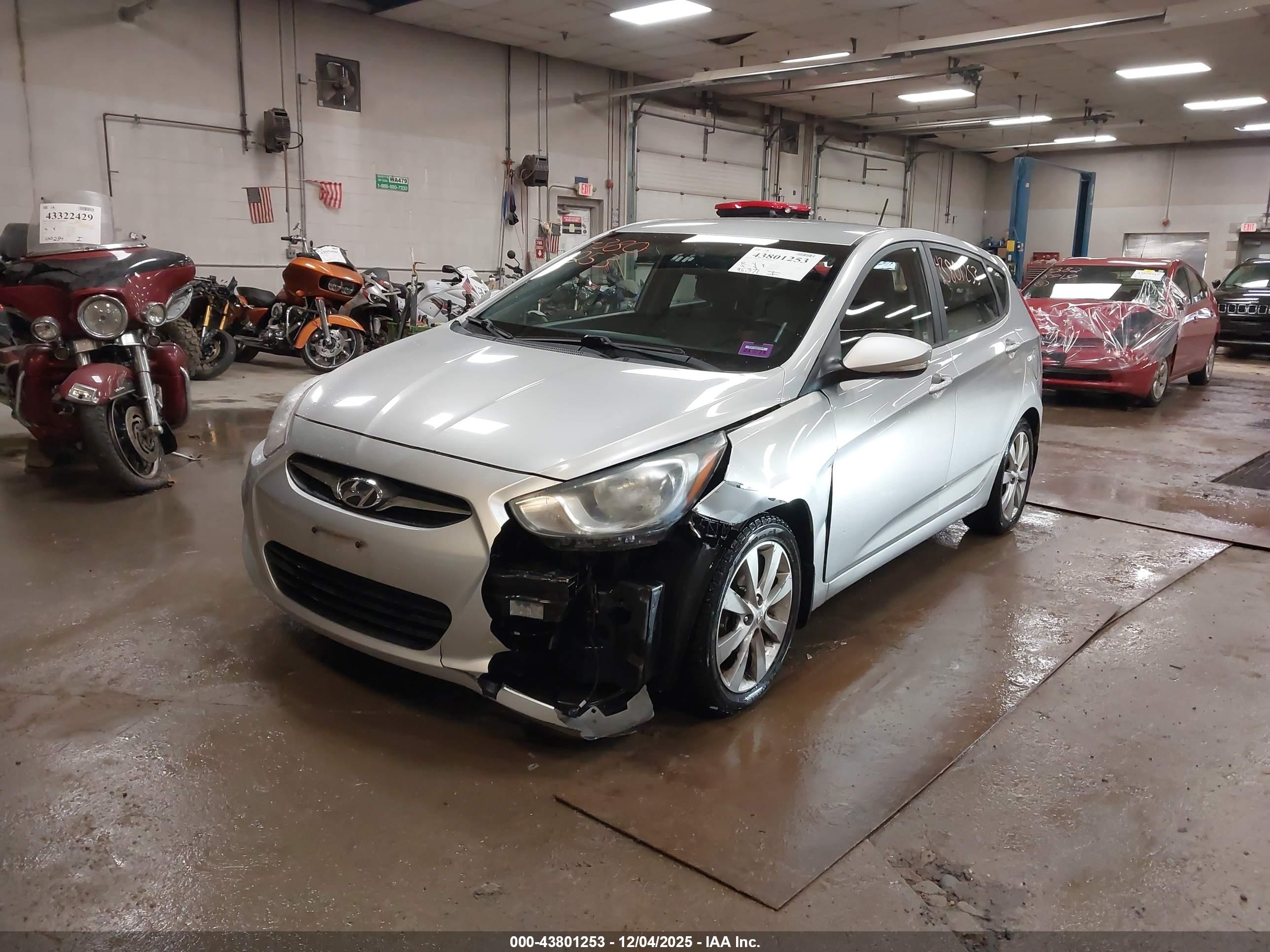 HYUNDAI ACCENT image 2