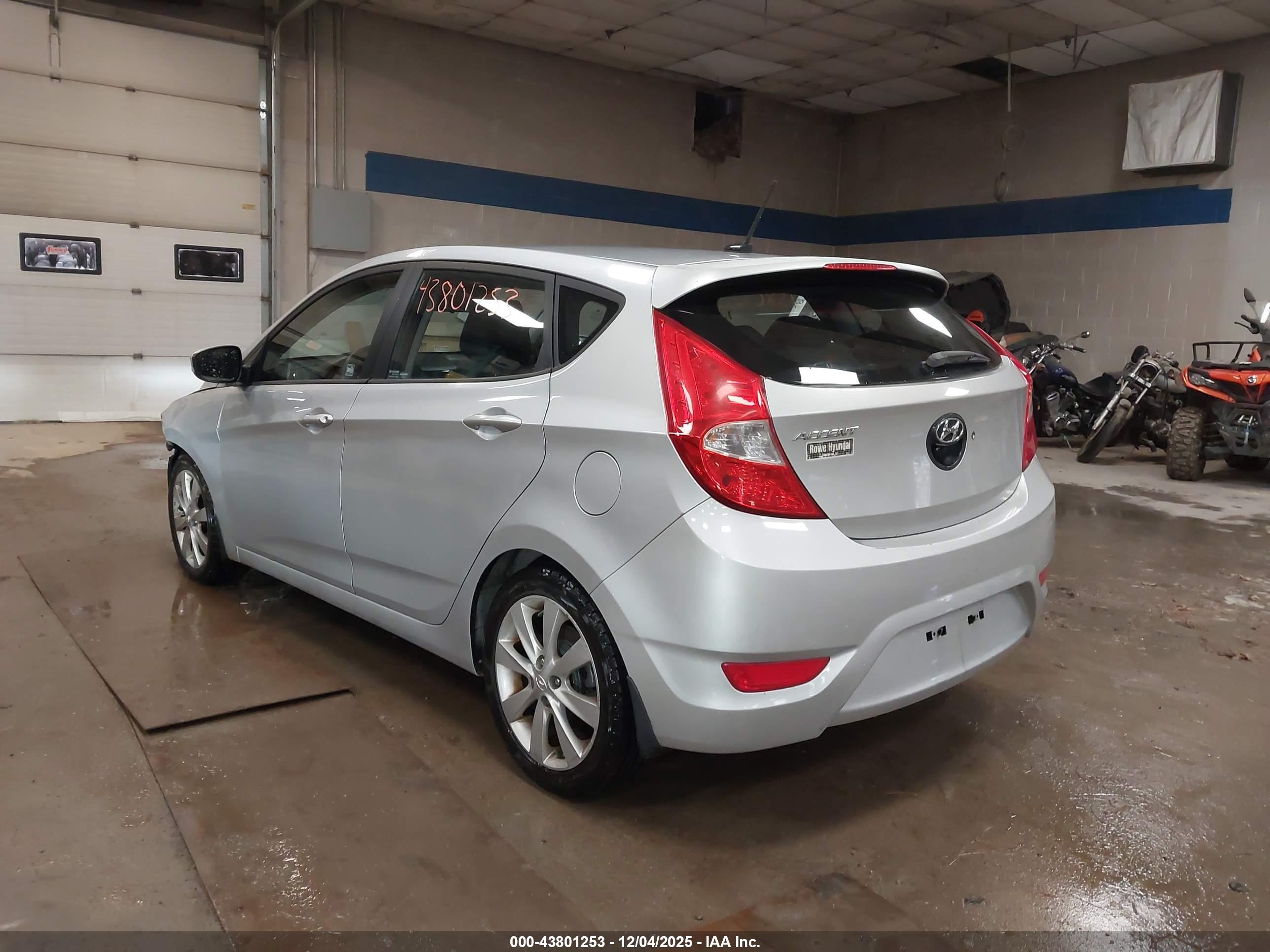 HYUNDAI ACCENT image 3
