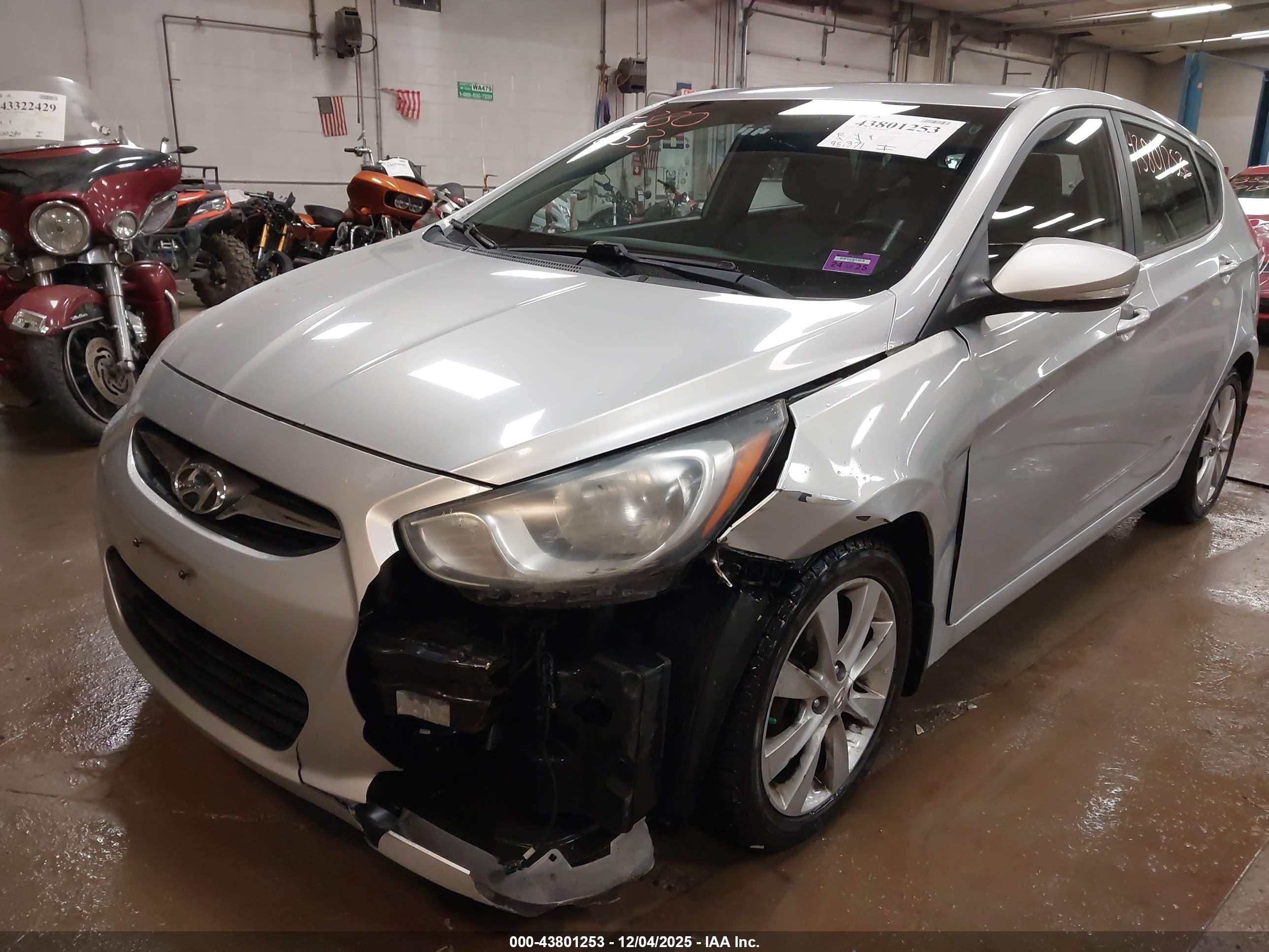 HYUNDAI ACCENT image 6