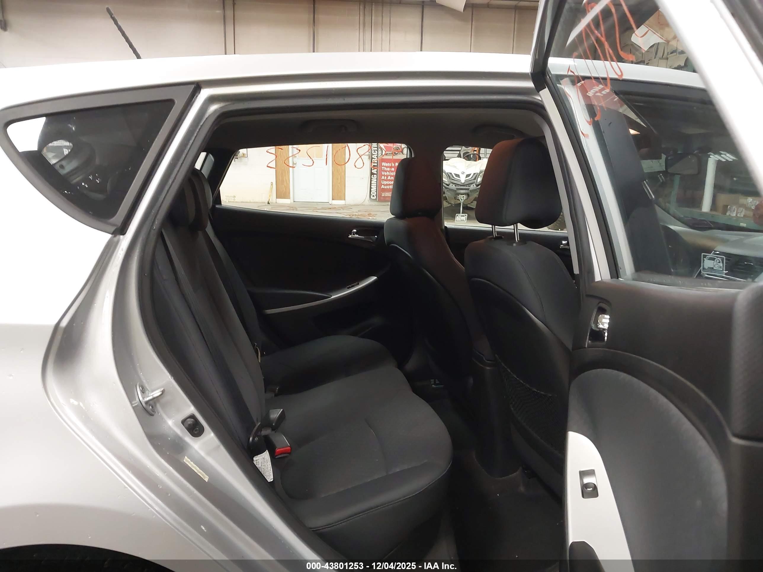 HYUNDAI ACCENT image 8