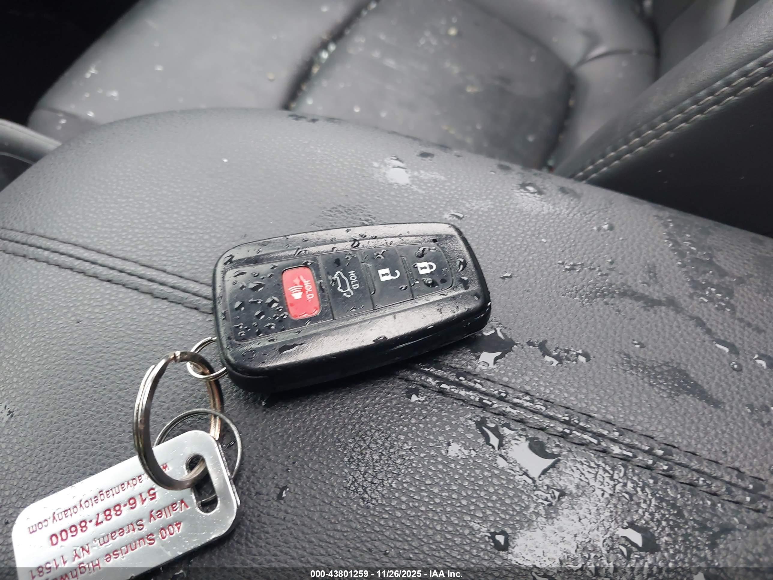 TOYOTA RAV4 image 11