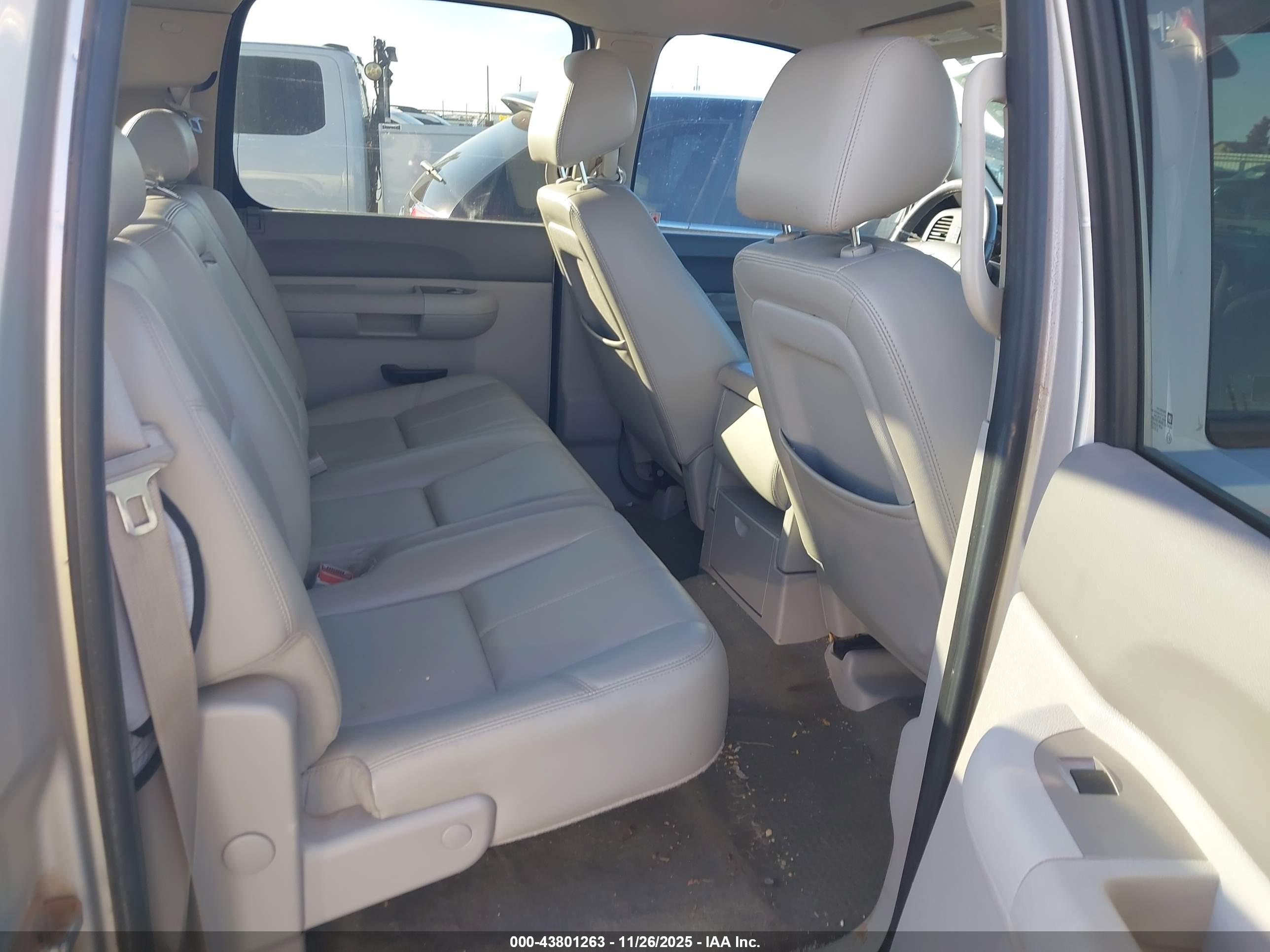 GMC SIERRA image 8
