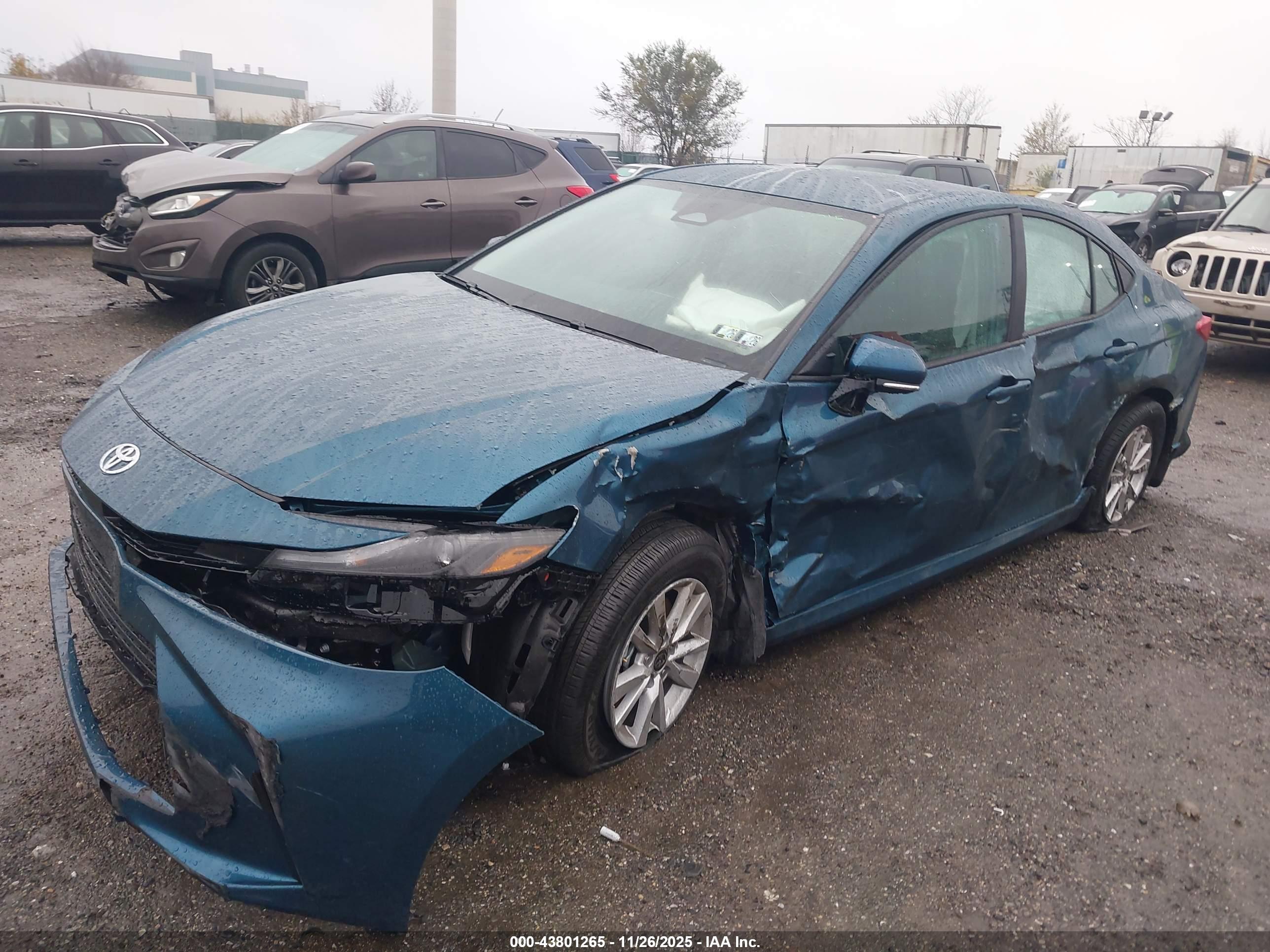 TOYOTA CAMRY image 2