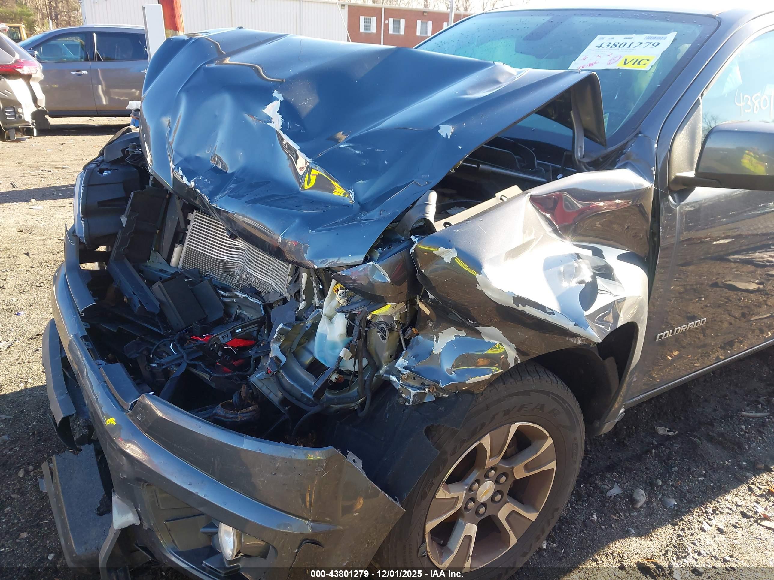 CHEVROLET COLORADO image 6