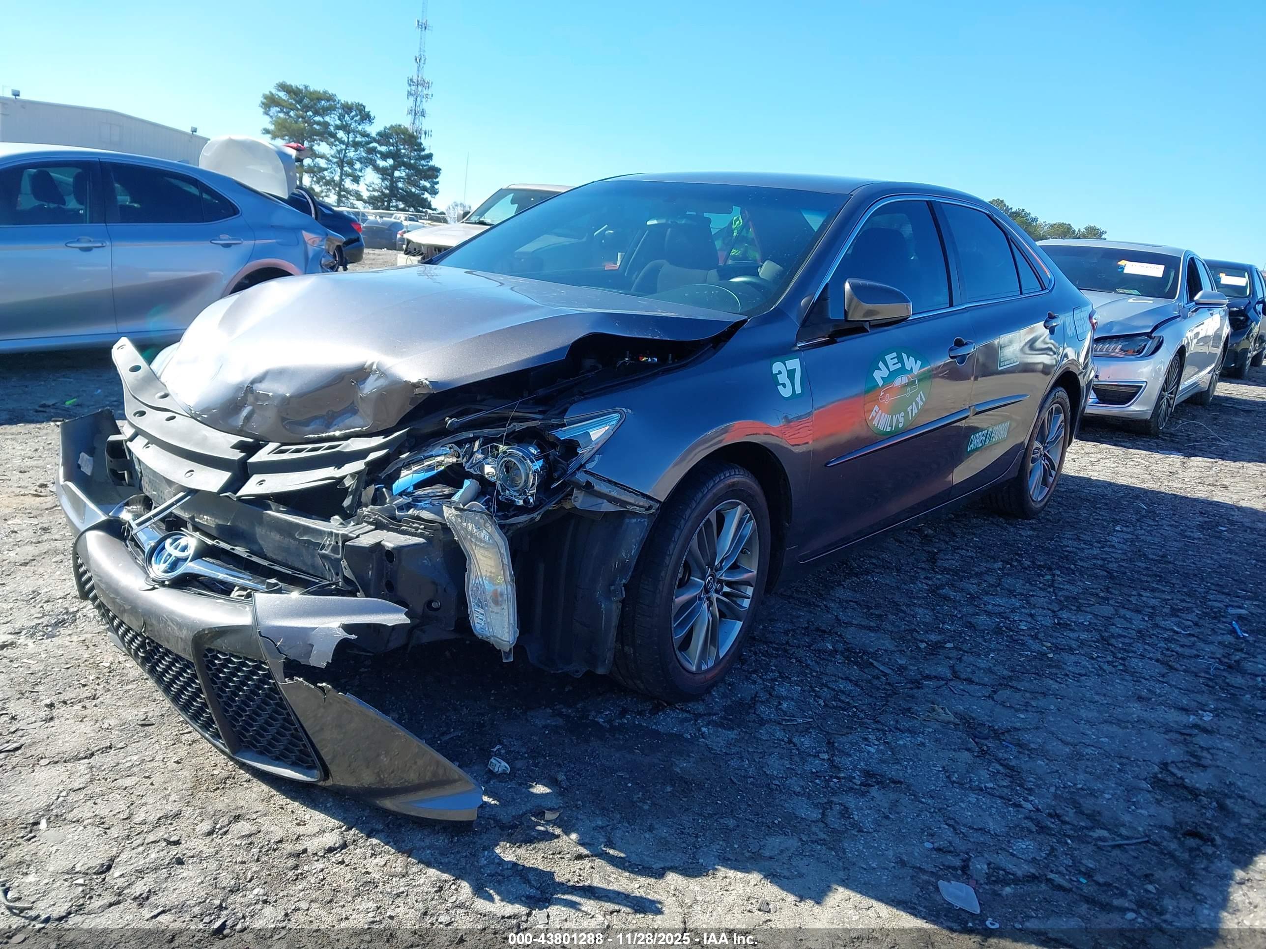TOYOTA CAMRY image 2