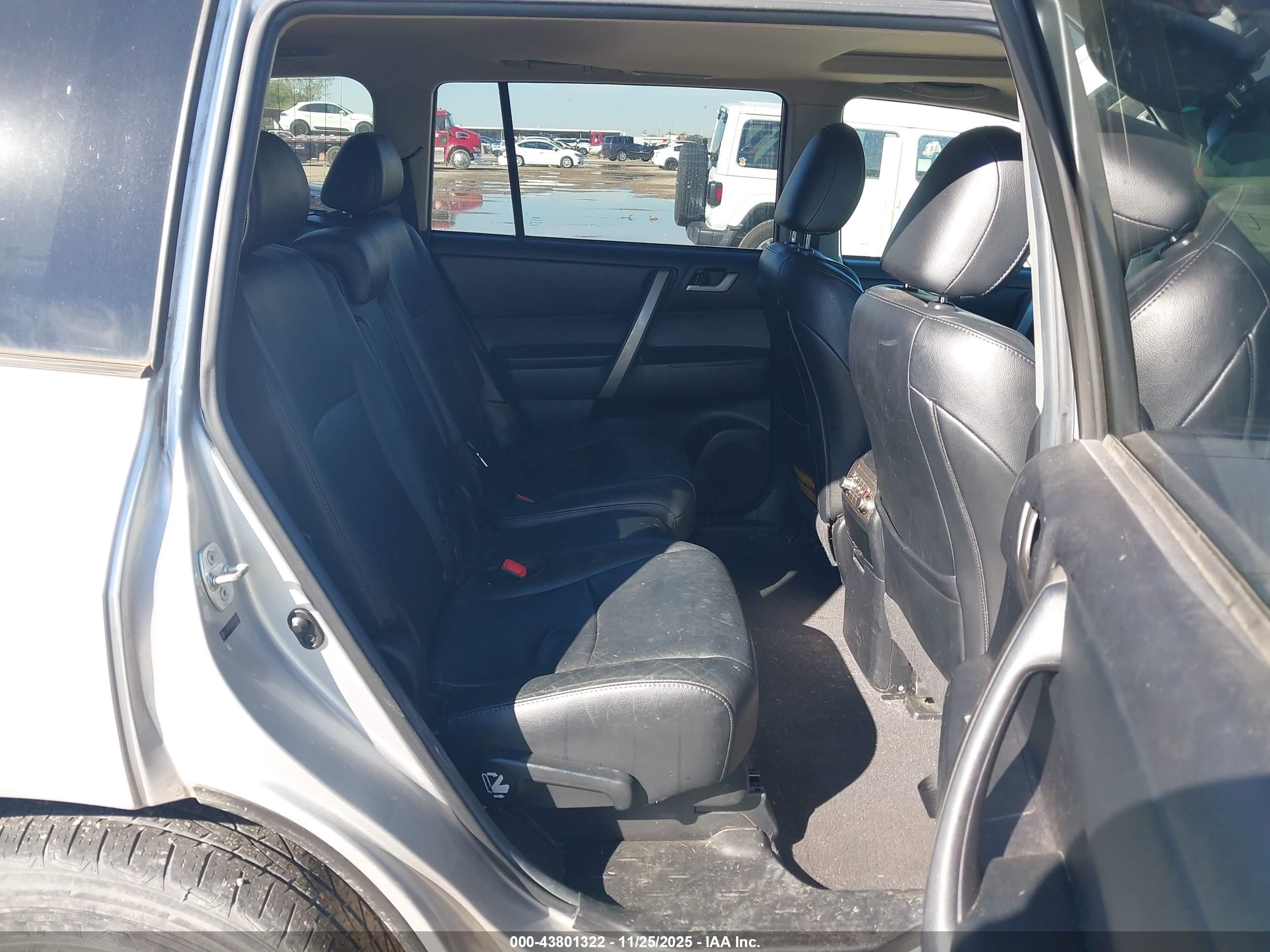 TOYOTA HIGHLANDER image 8