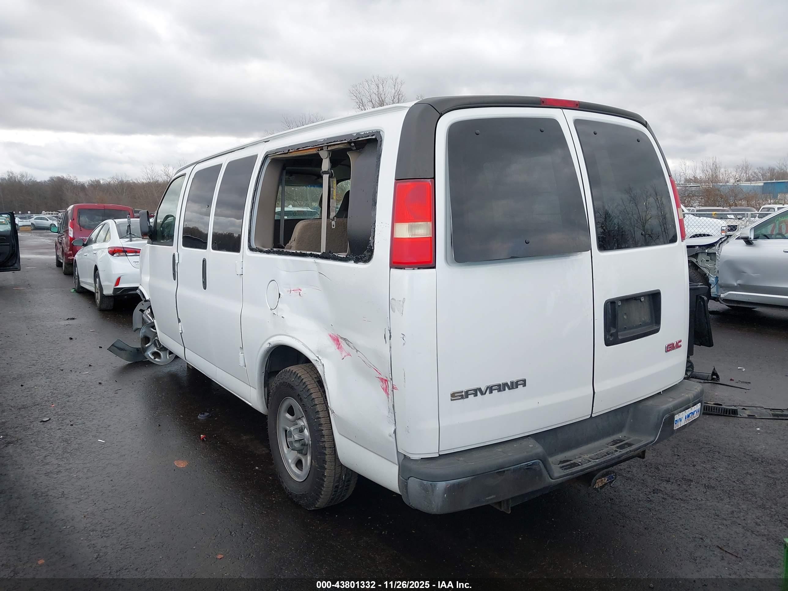 GMC SAVANA image 3