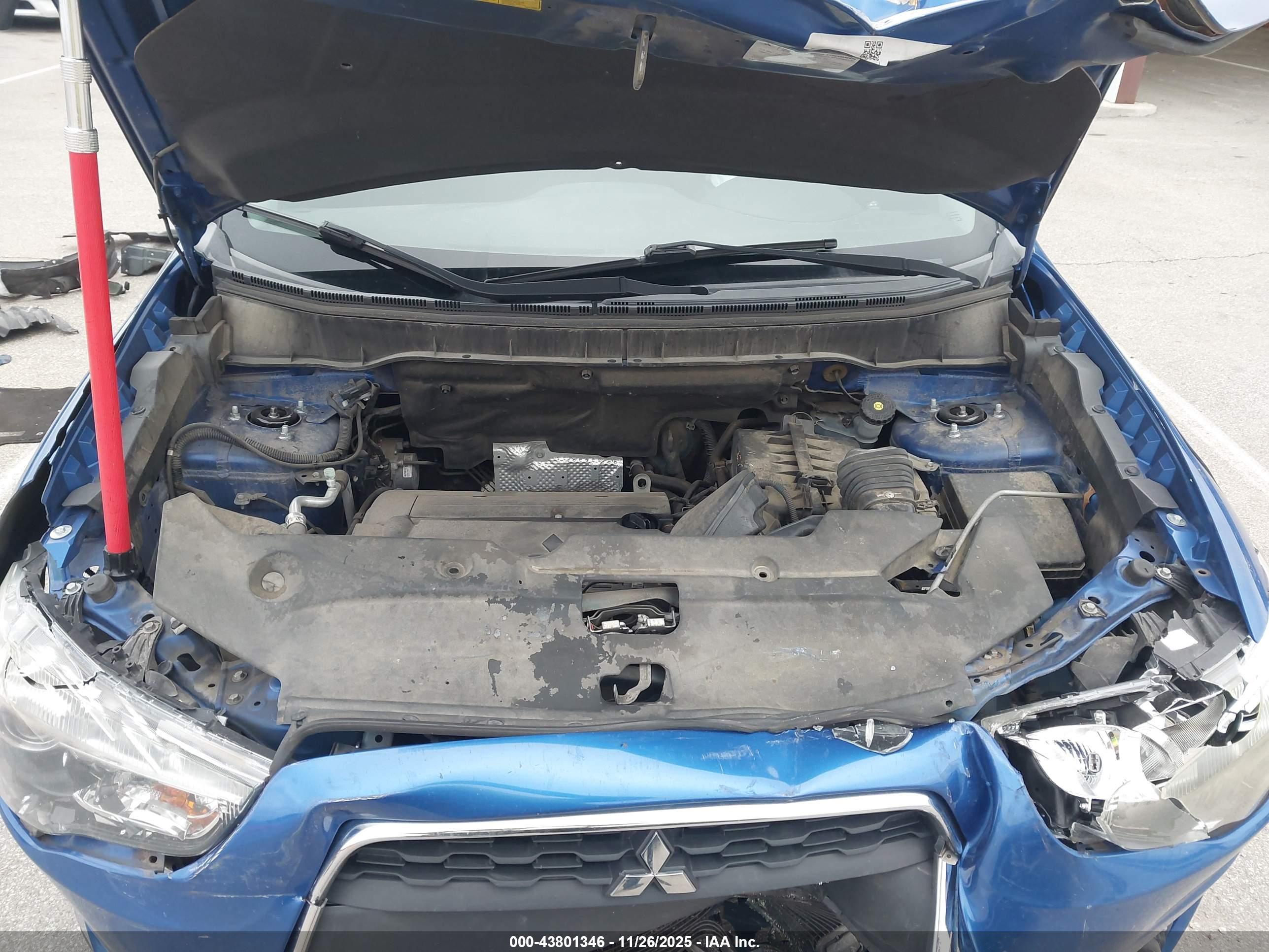 MITSUBISHI OUTLANDER image 10
