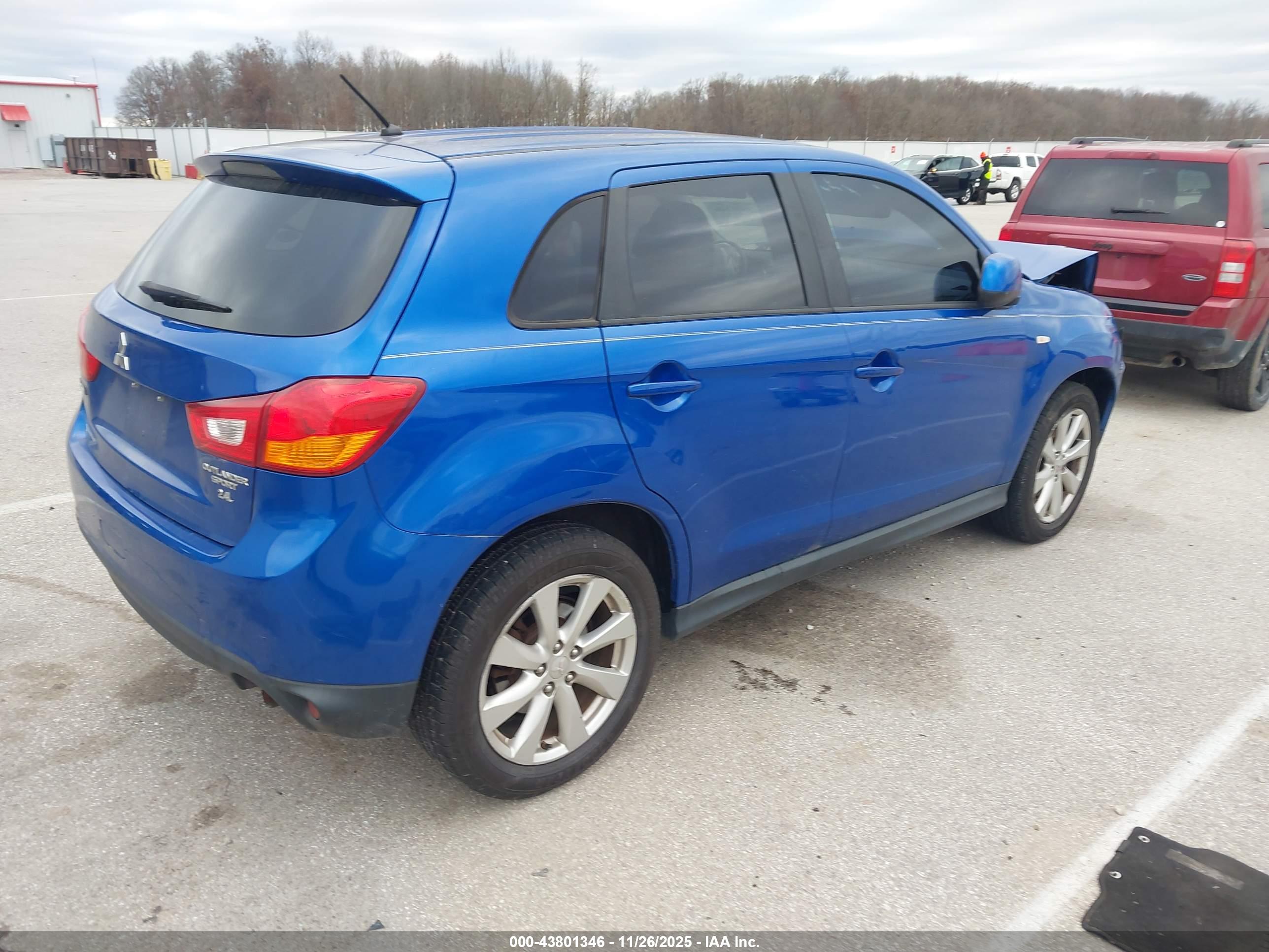 MITSUBISHI OUTLANDER image 4