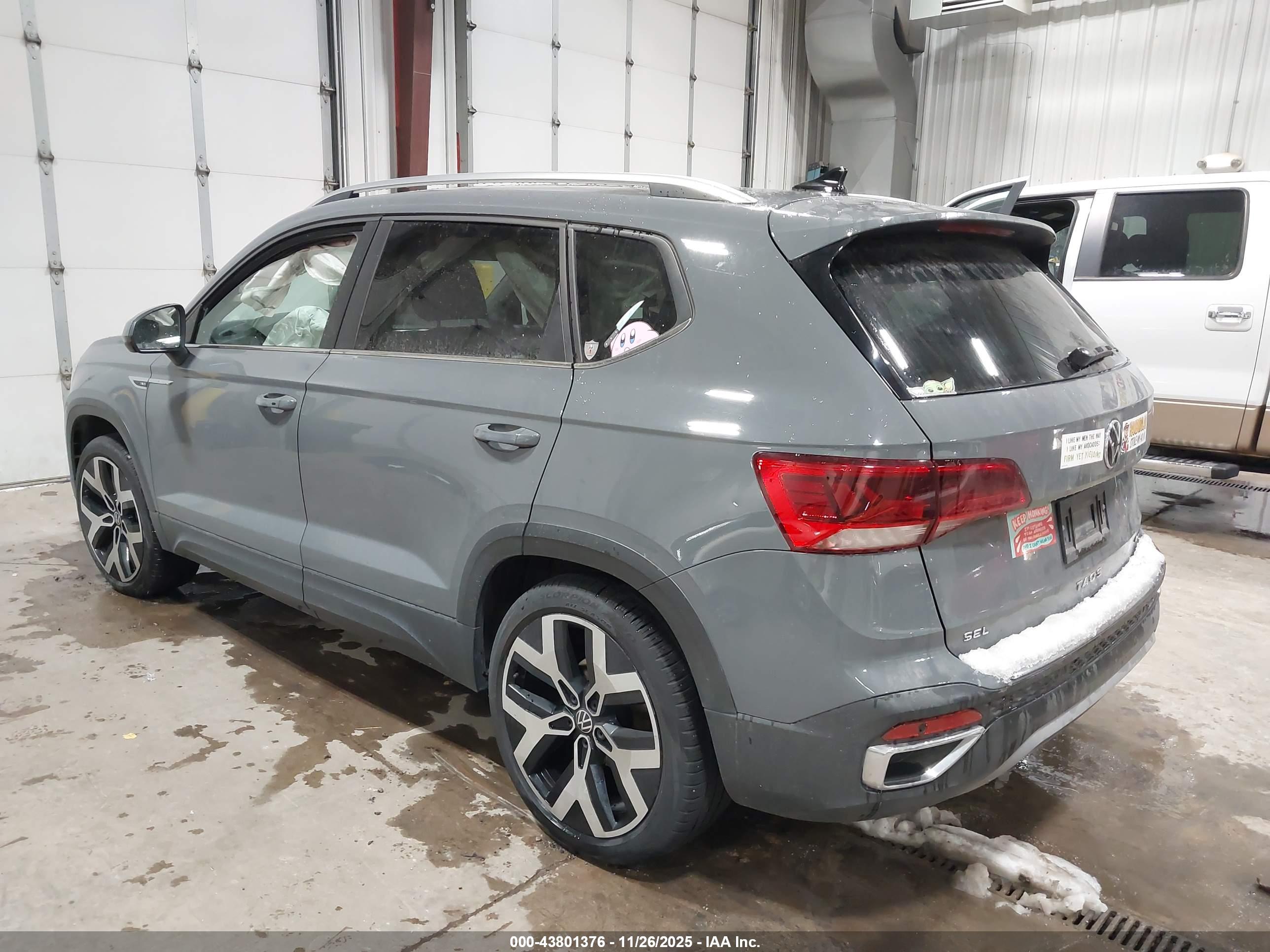 VOLKSWAGEN TAOS image 3