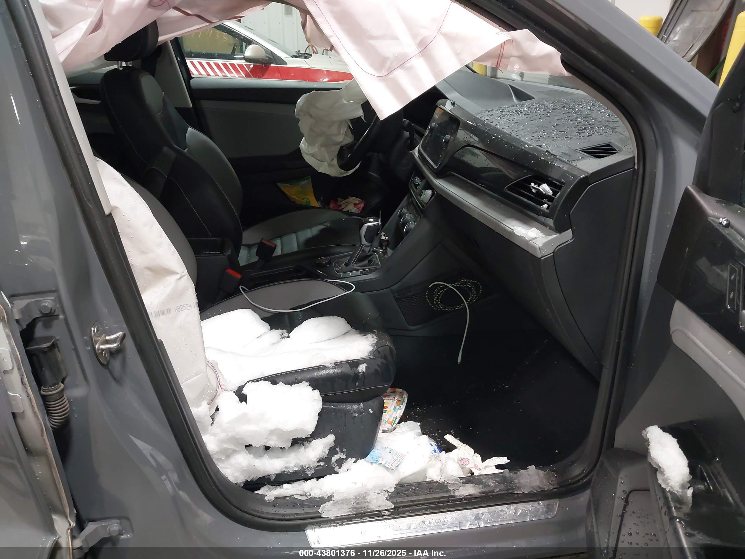 VOLKSWAGEN TAOS image 5