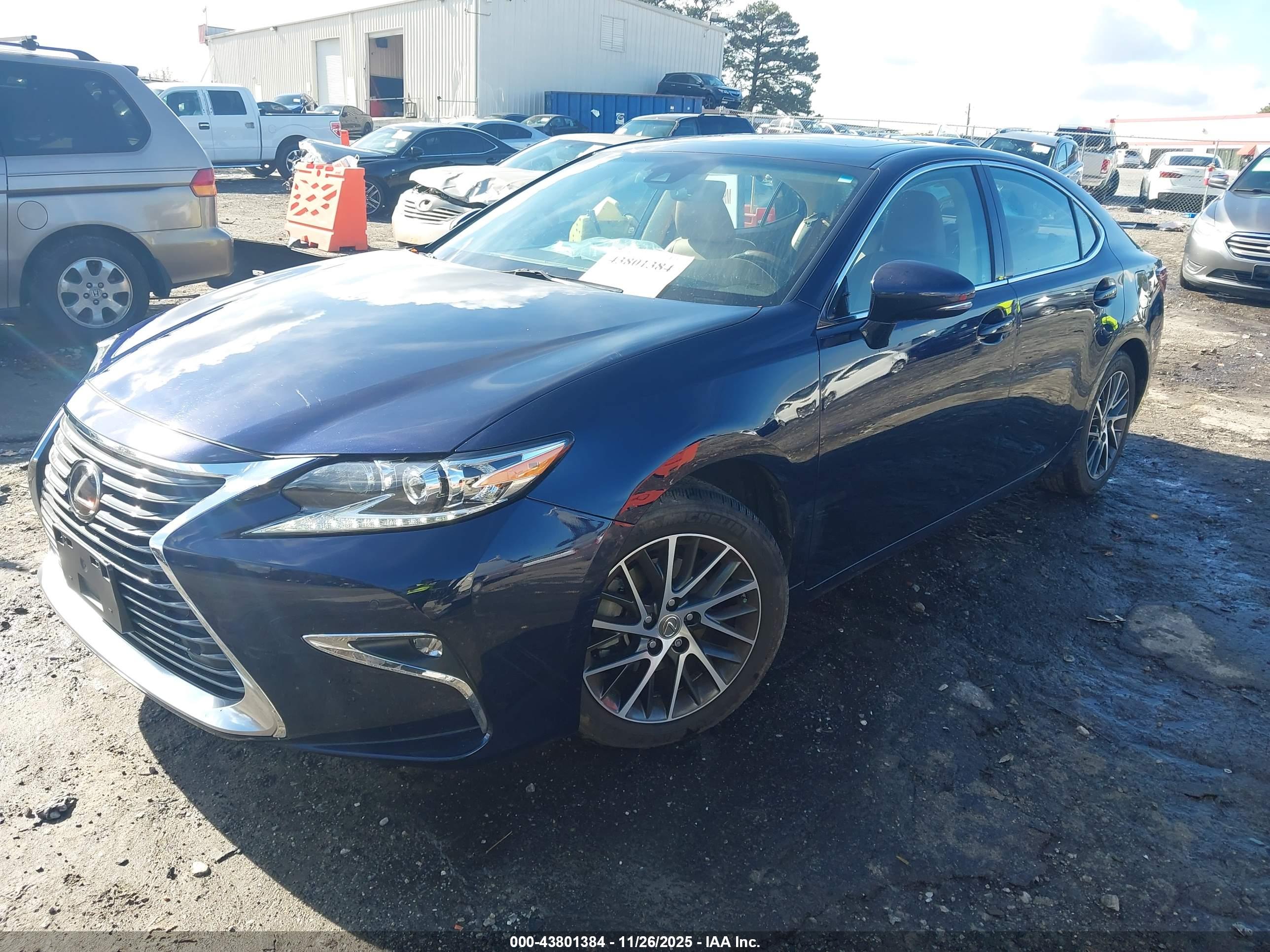 LEXUS ES image 2