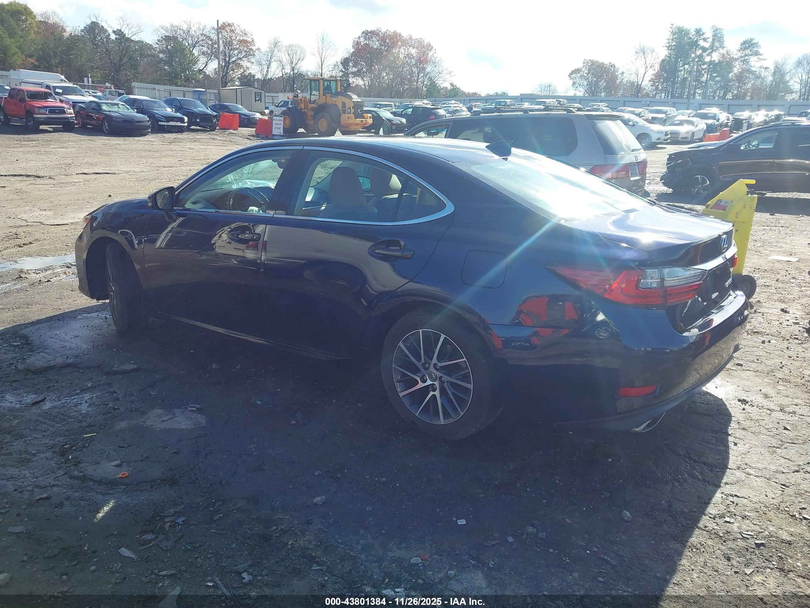 LEXUS ES image 3