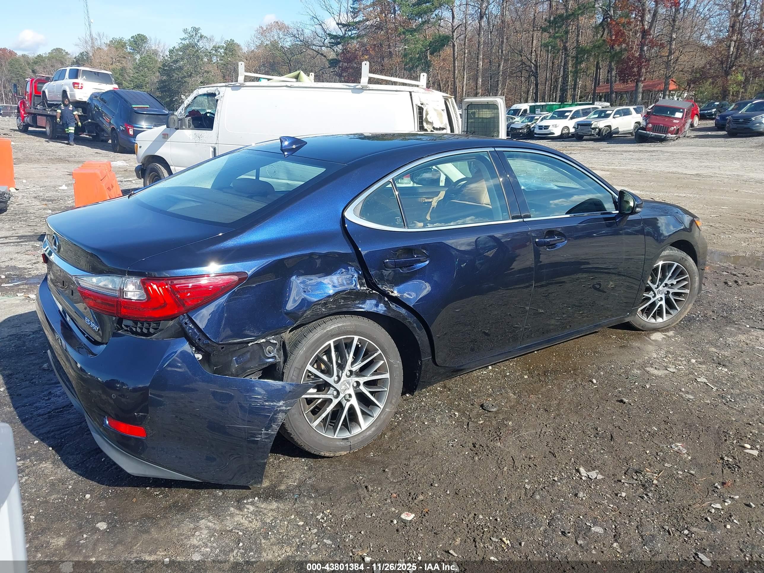 LEXUS ES image 4