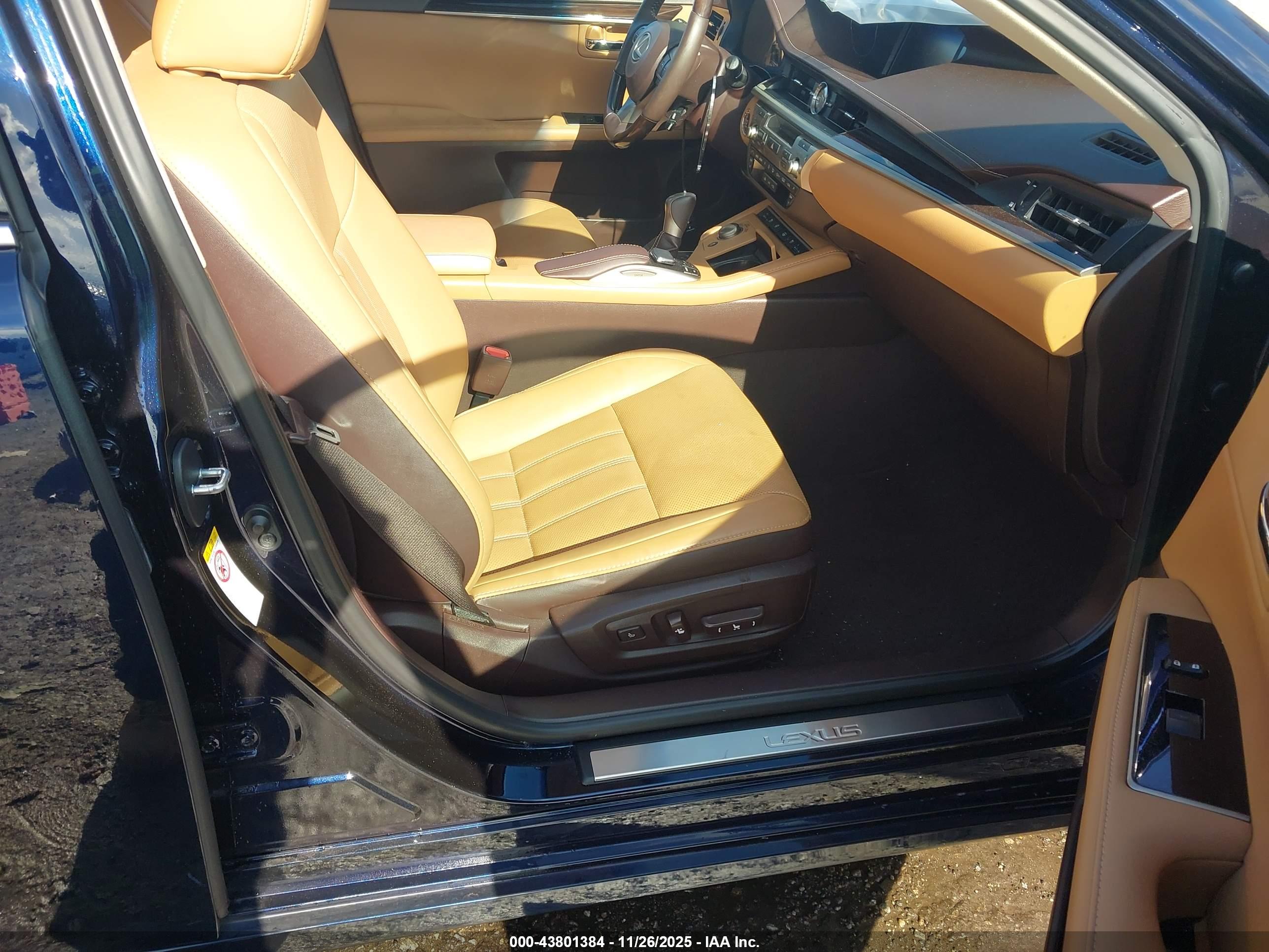 LEXUS ES image 5