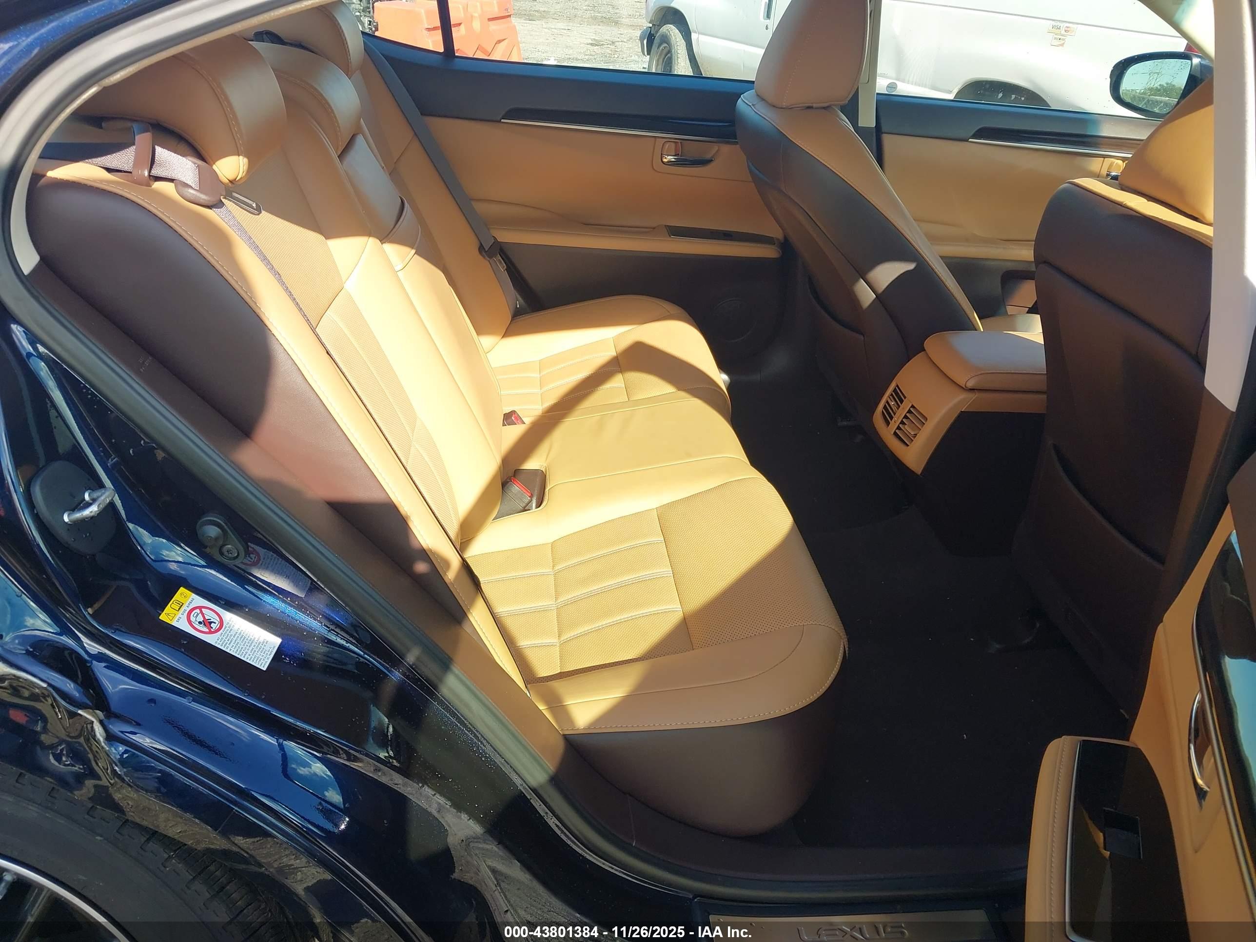 LEXUS ES image 8