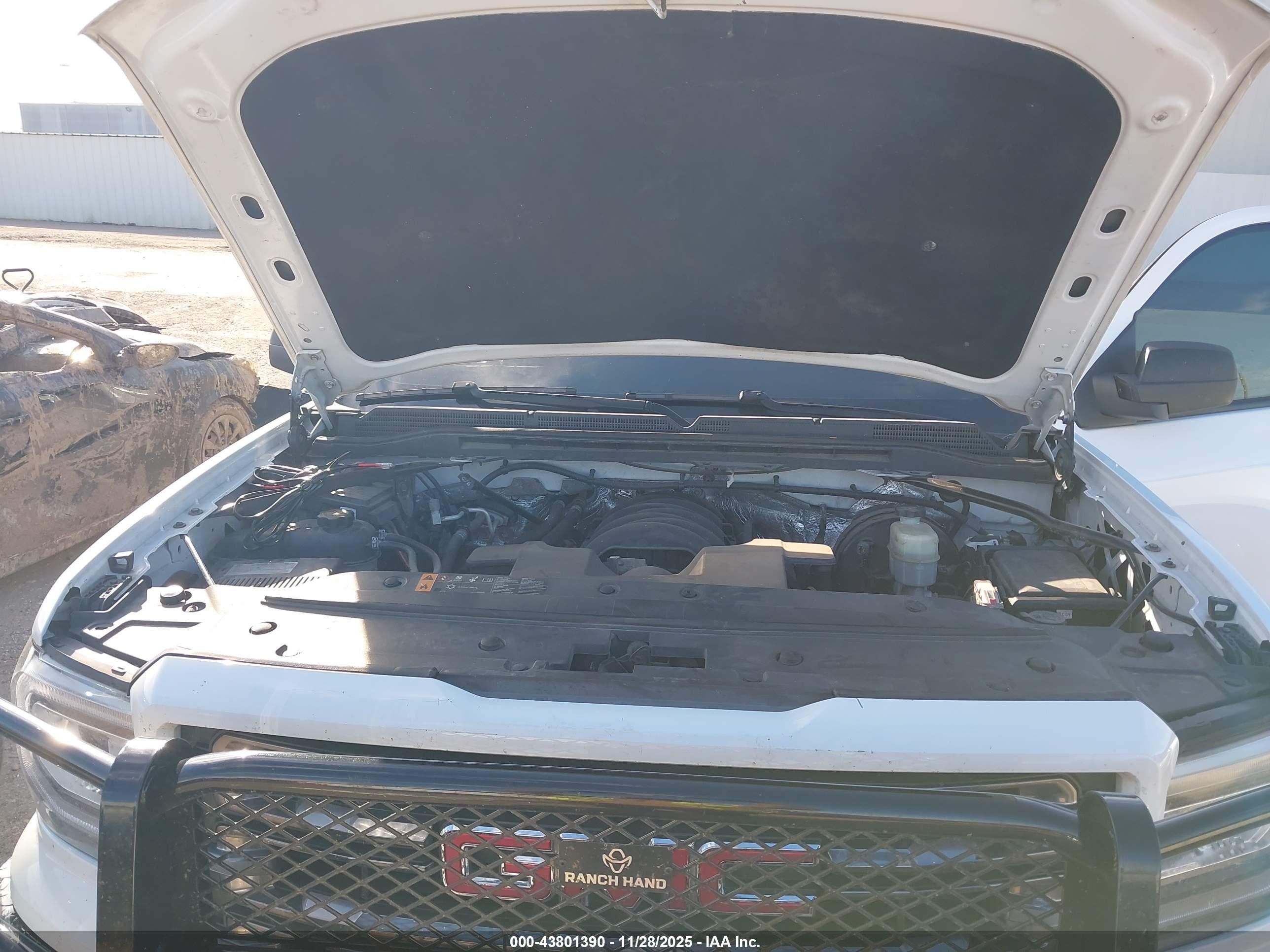 GMC SIERRA image 10