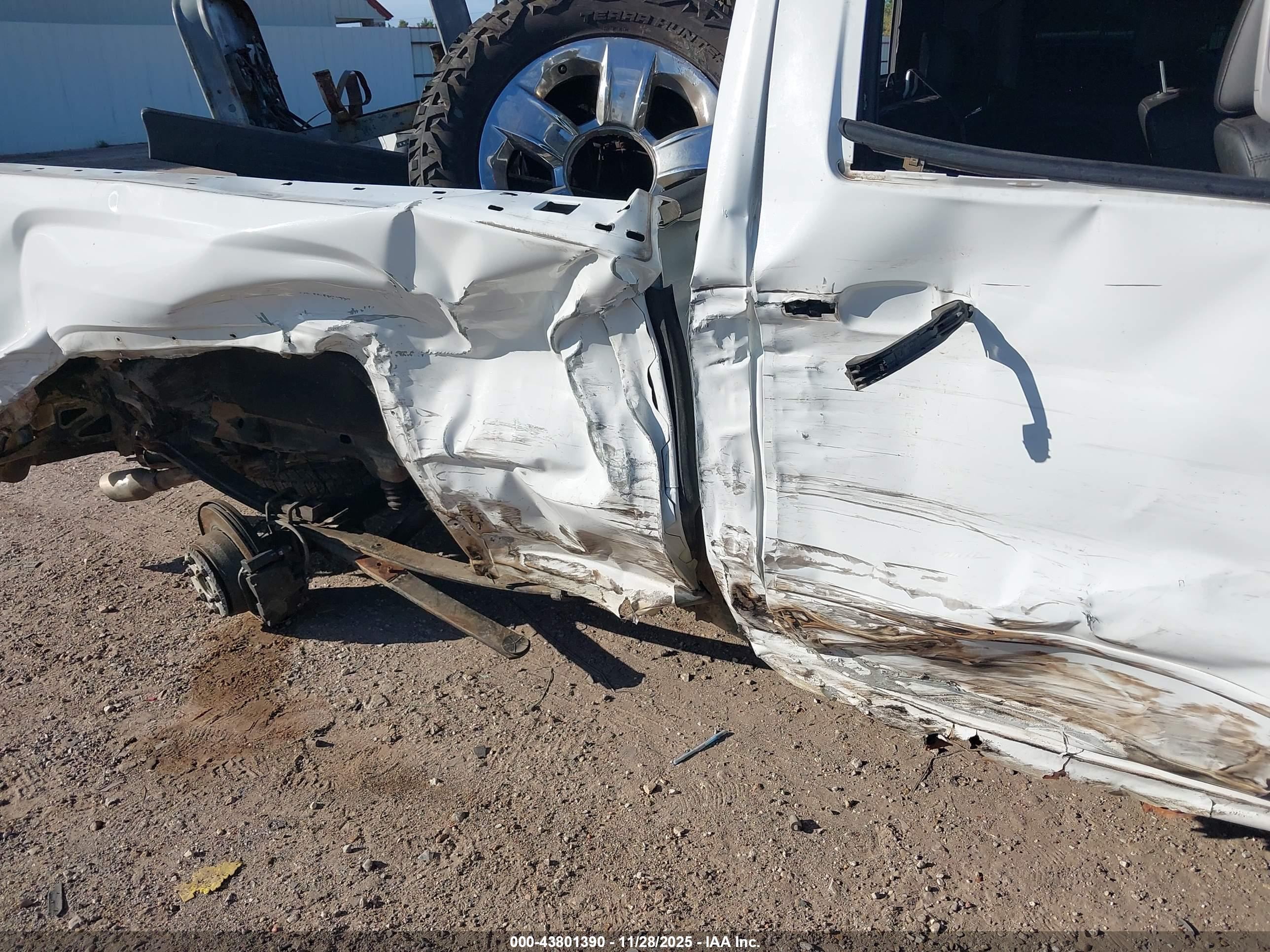 GMC SIERRA image 6
