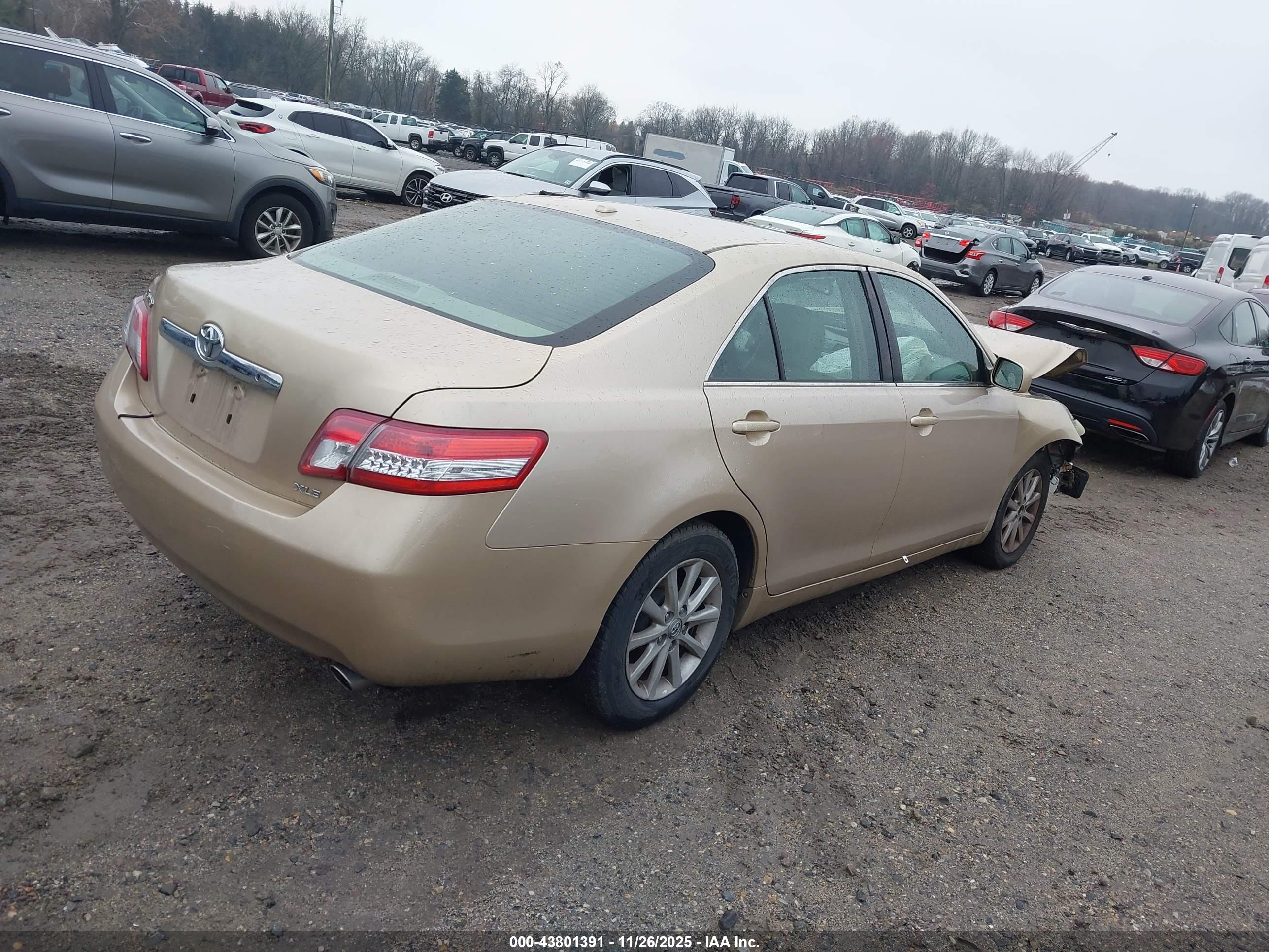 TOYOTA CAMRY image 4