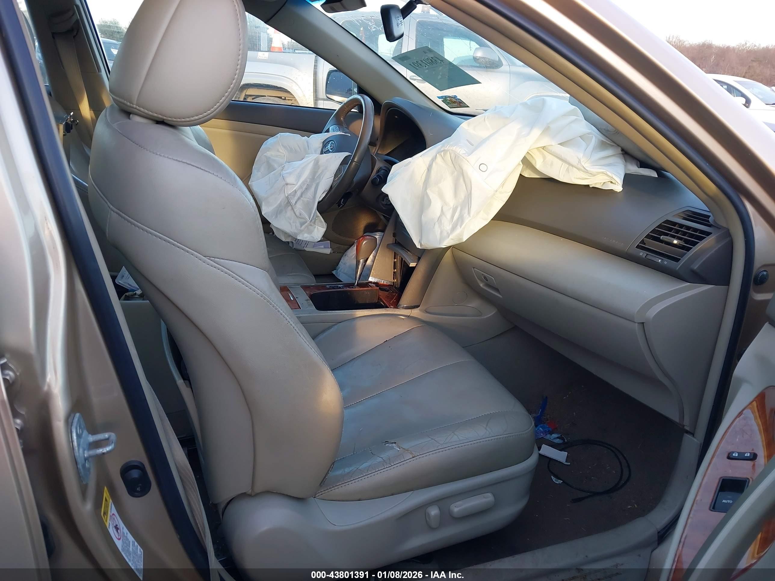 TOYOTA CAMRY image 5