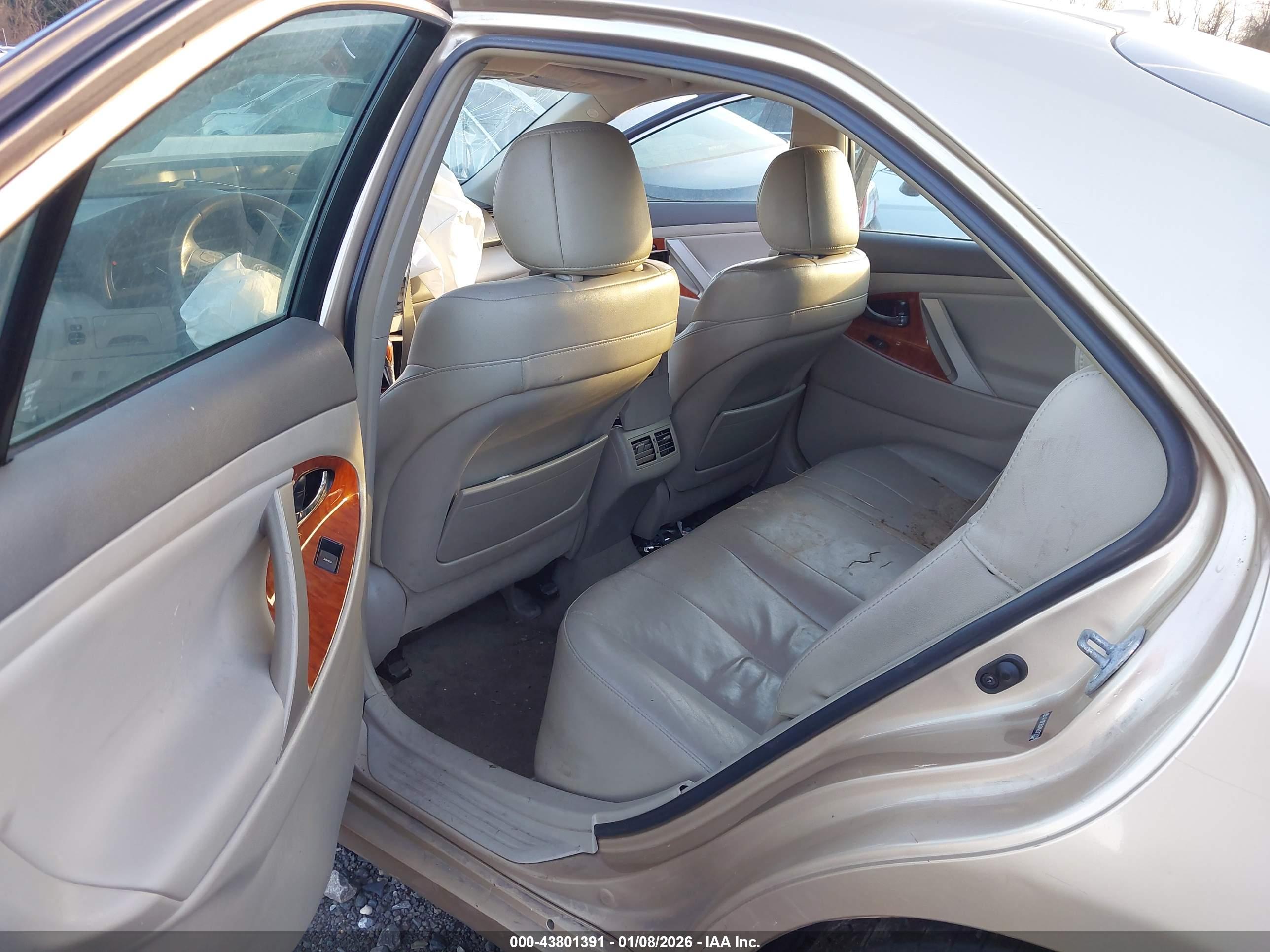 TOYOTA CAMRY image 8