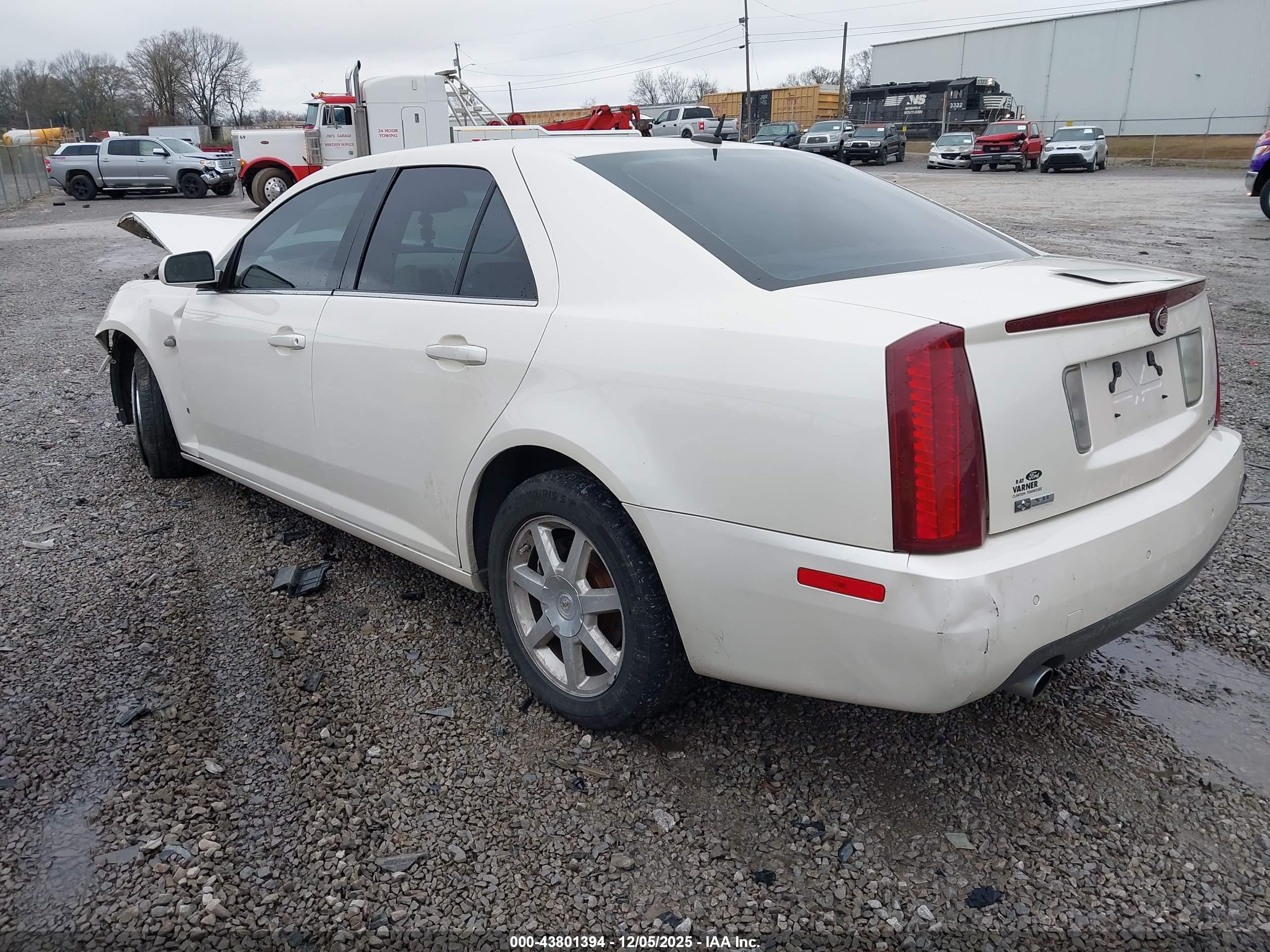 CADILLAC STS image 3