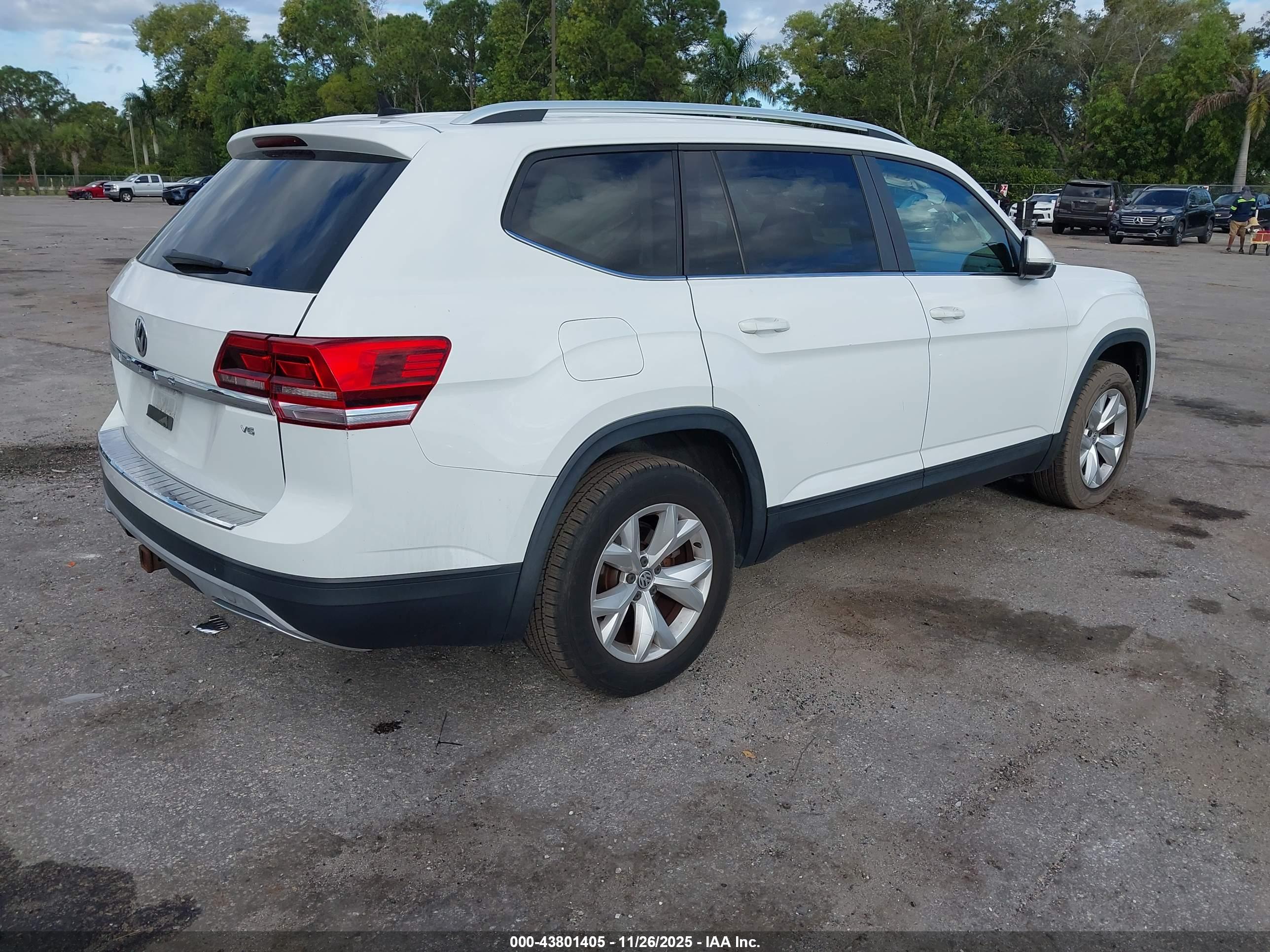 VOLKSWAGEN ATLAS image 4