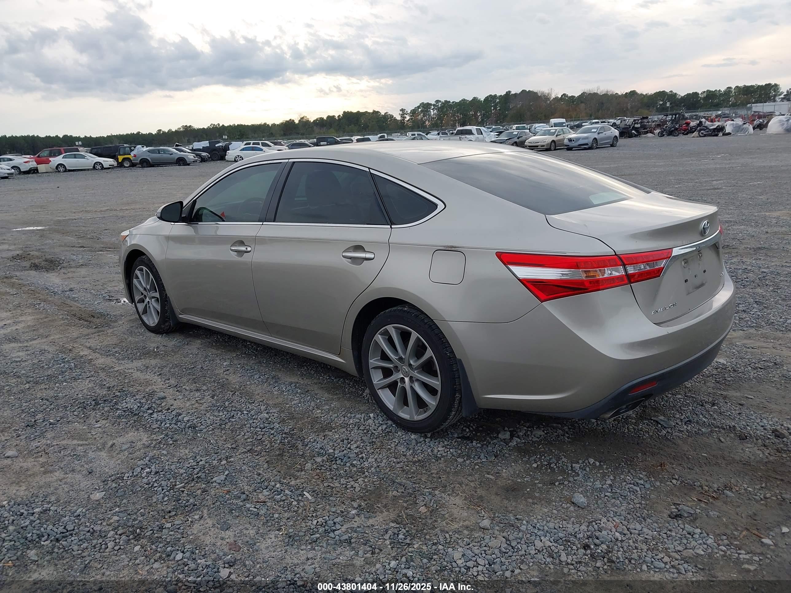 TOYOTA AVALON image 3