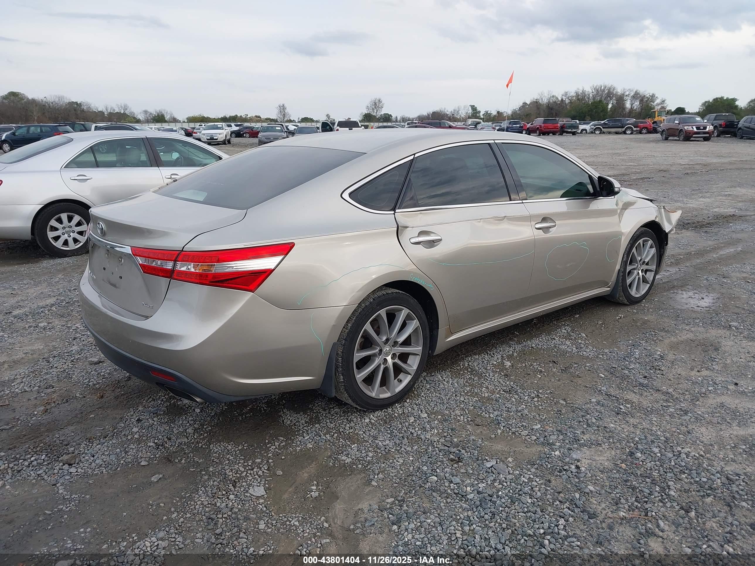 TOYOTA AVALON image 4
