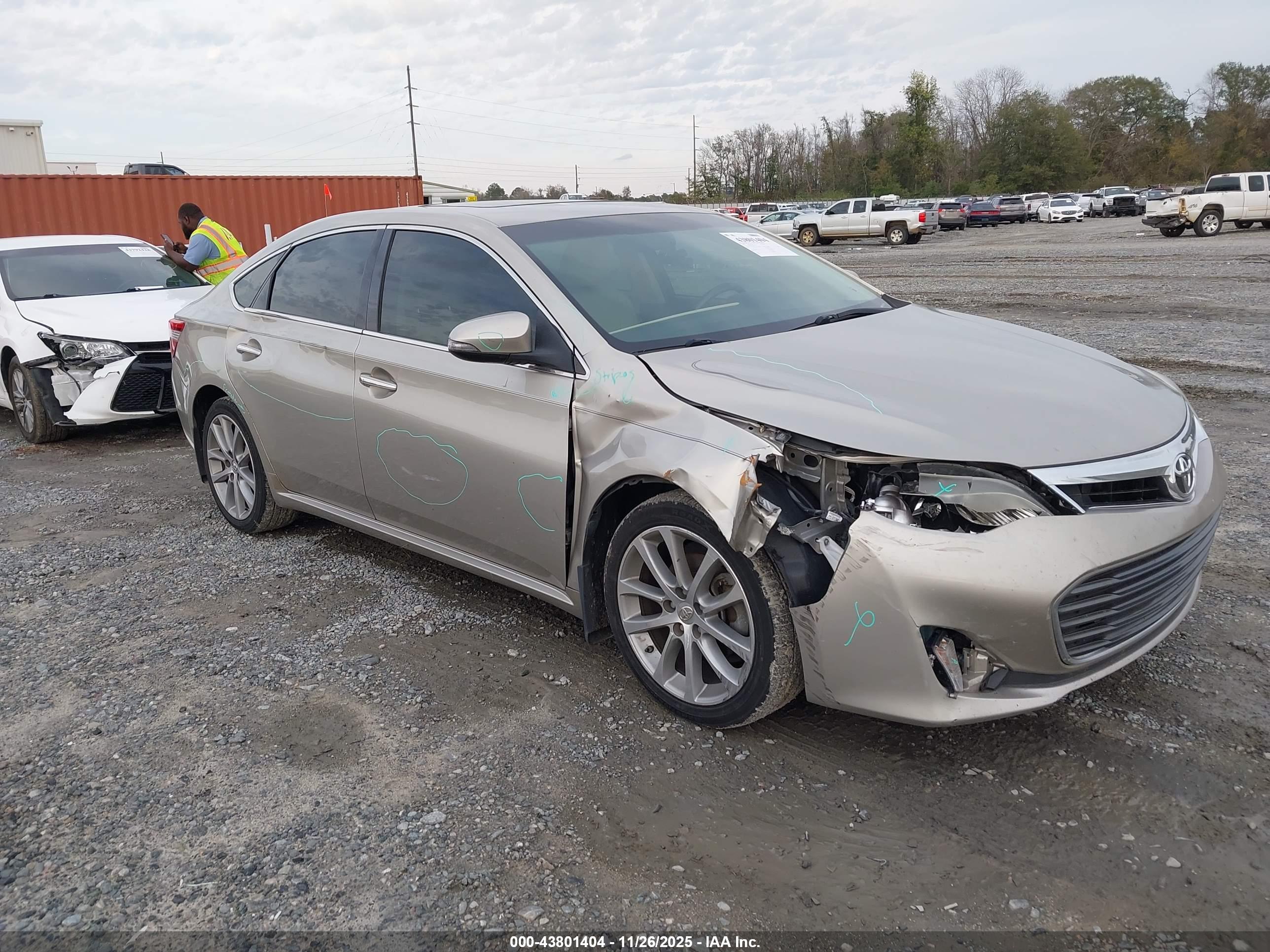 TOYOTA AVALON image 6