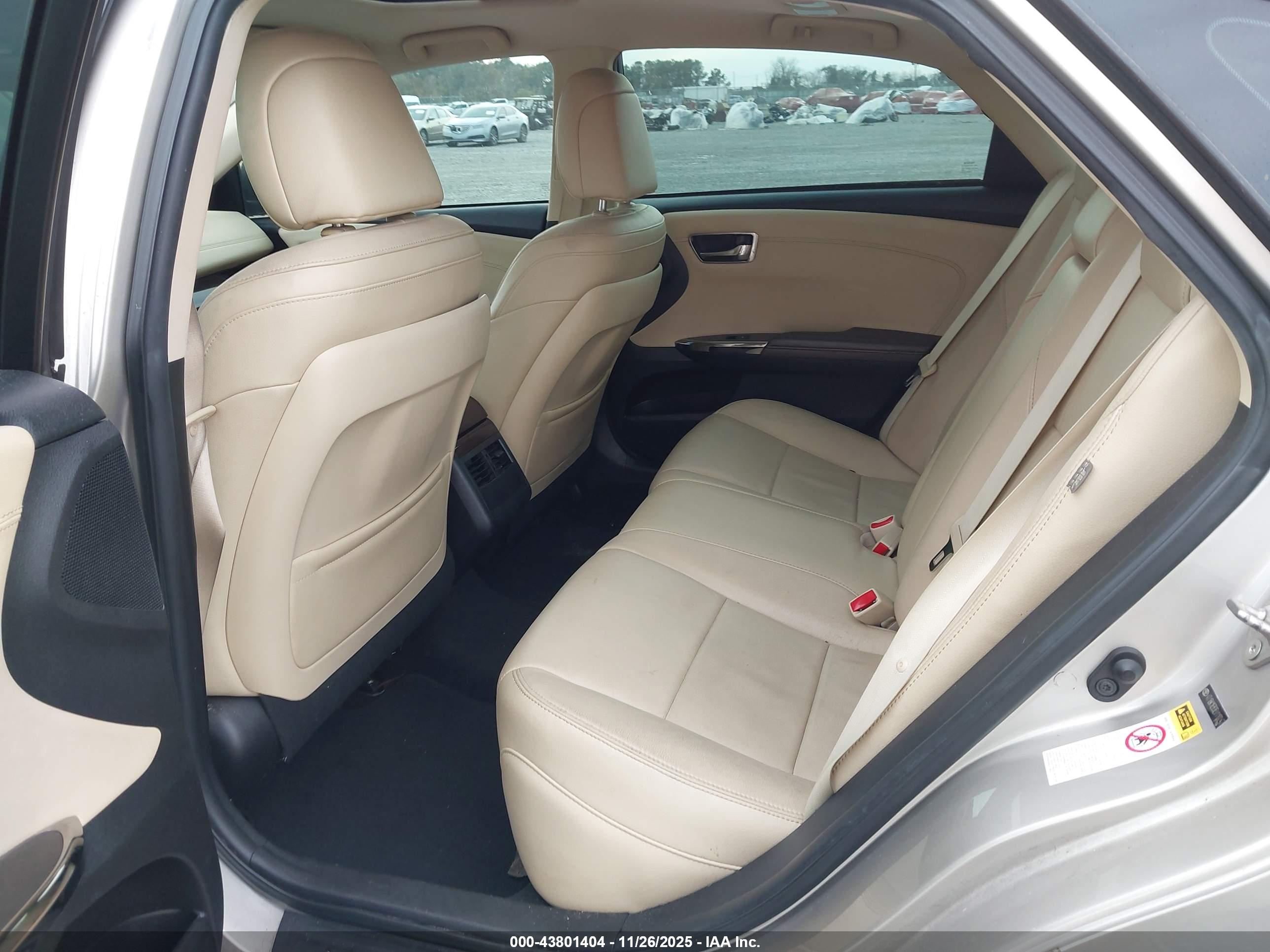 TOYOTA AVALON image 8