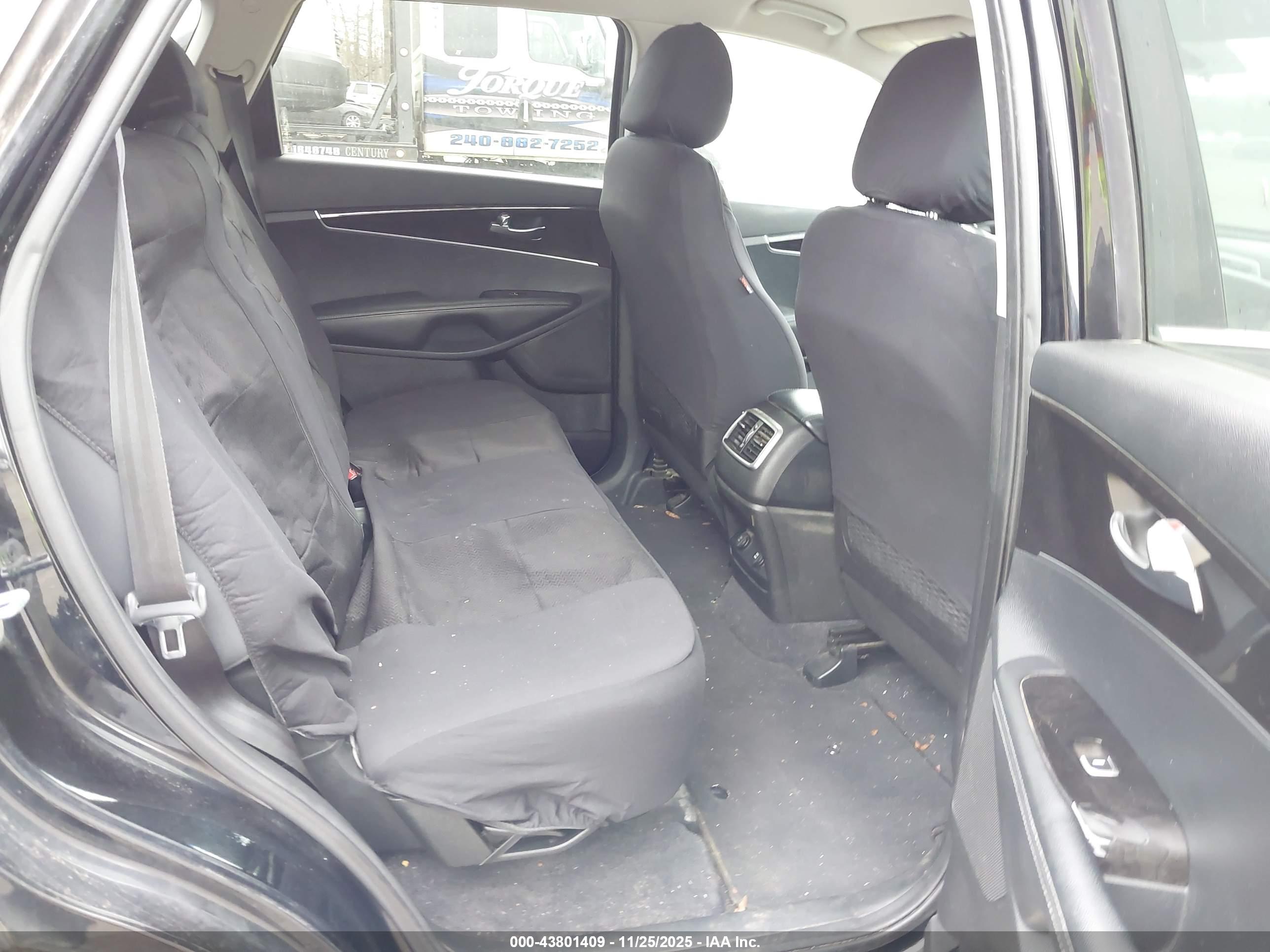 KIA SORENTO image 8