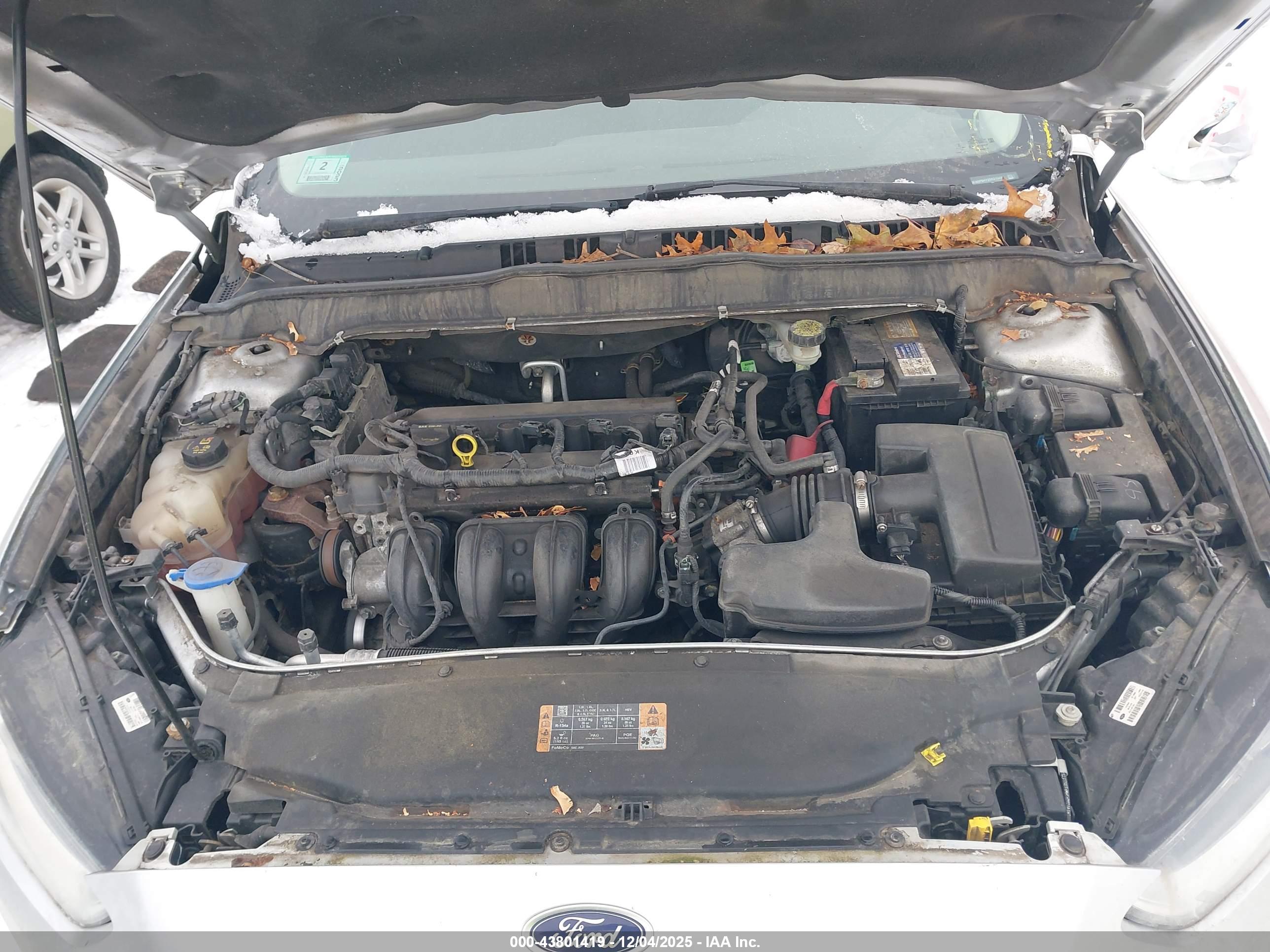 FORD FUSION image 10