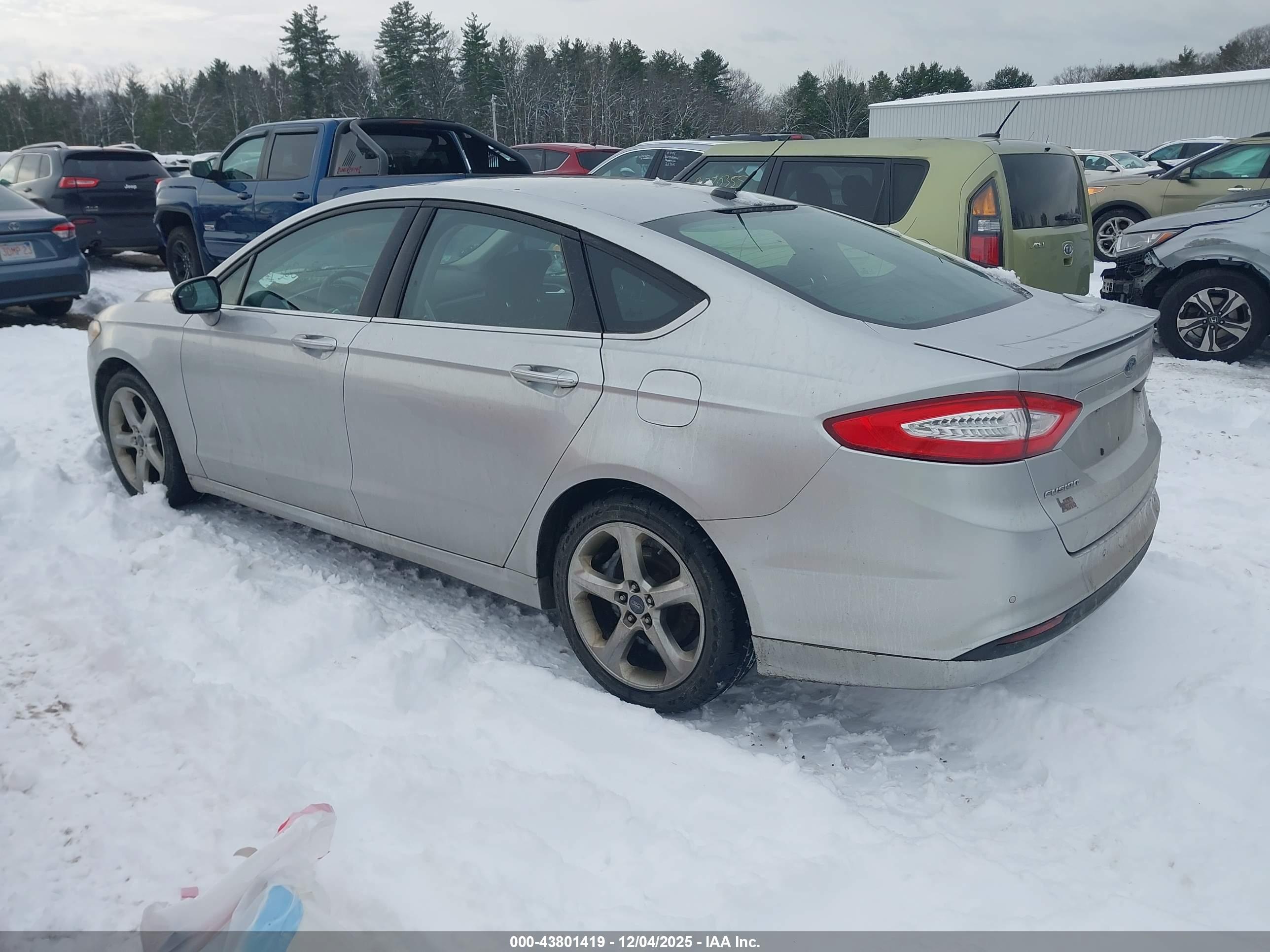 FORD FUSION image 3