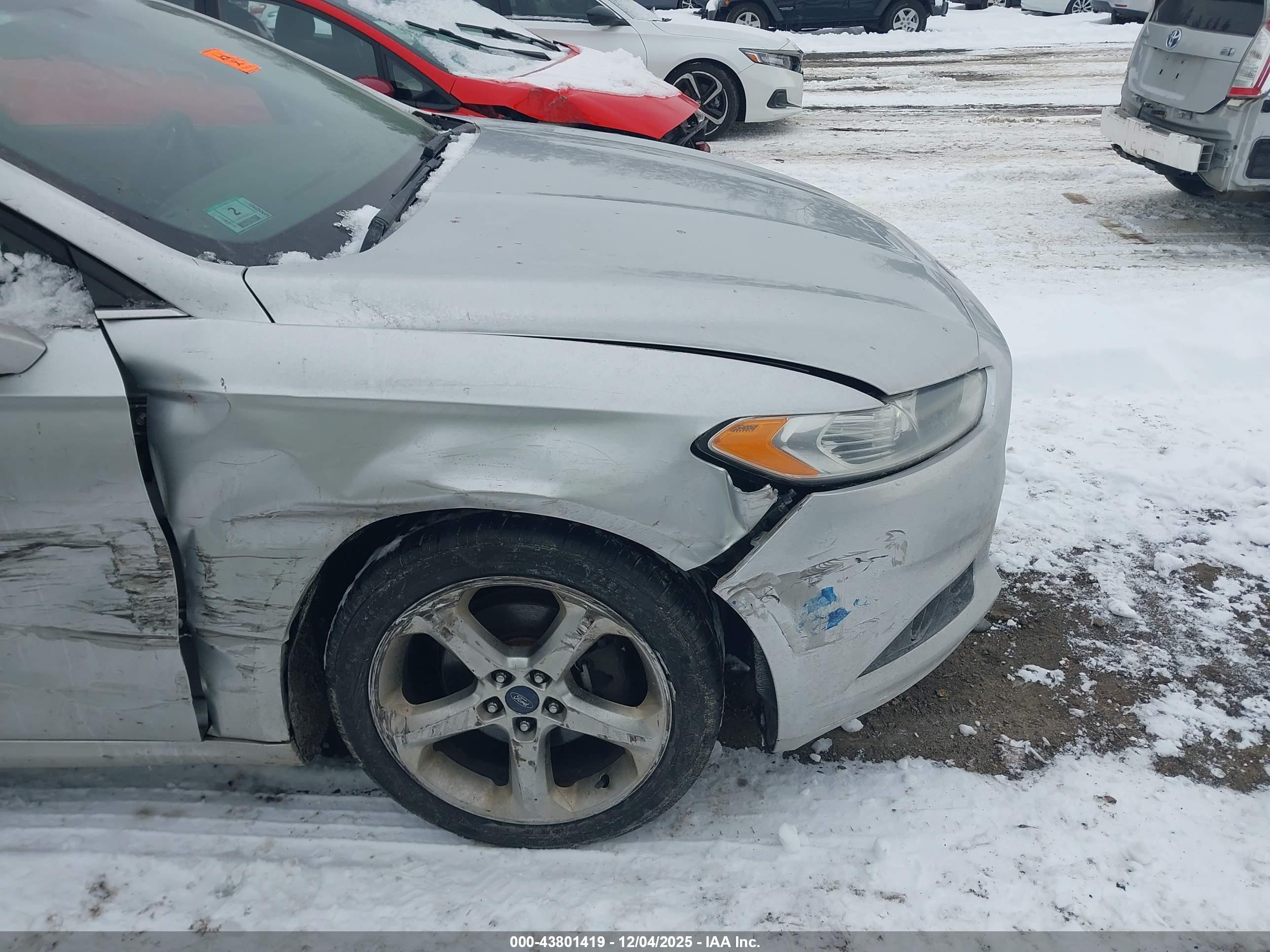 FORD FUSION image 6