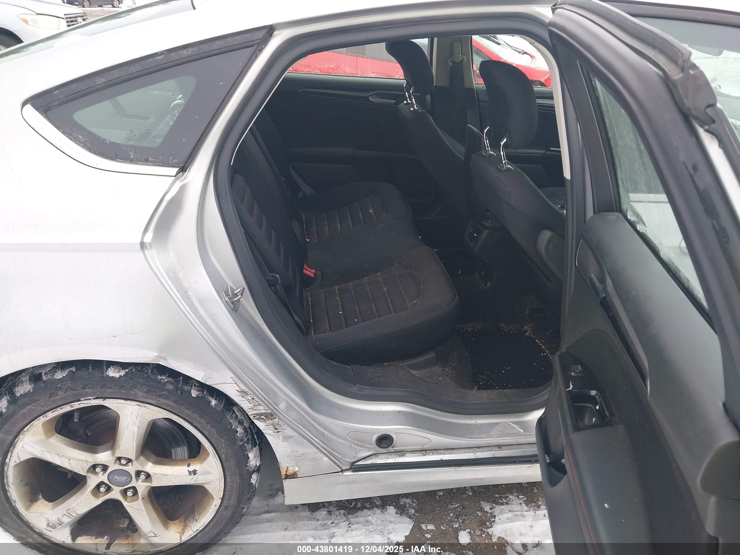 FORD FUSION image 8