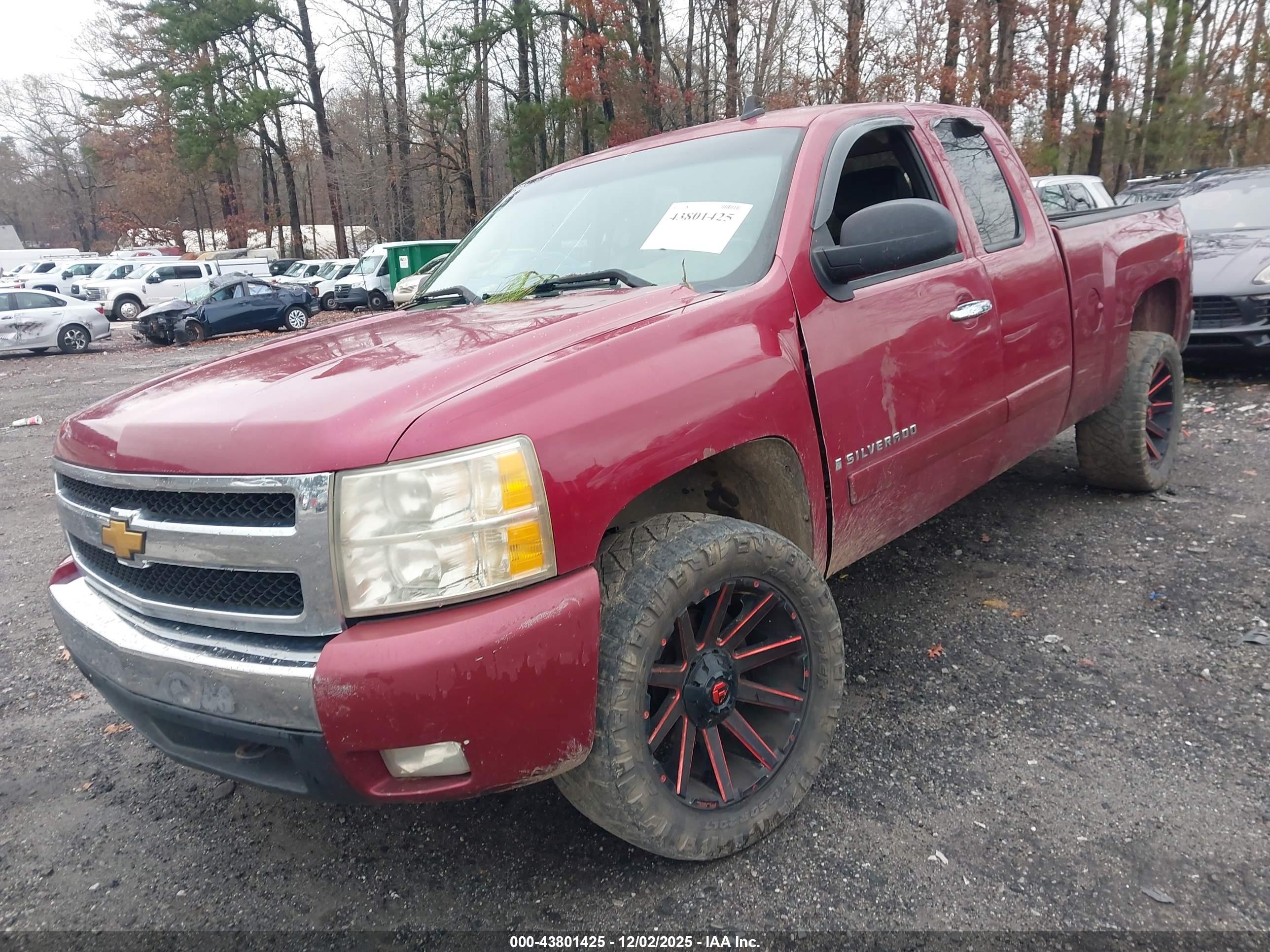 CHEVROLET SILVERADO image 2