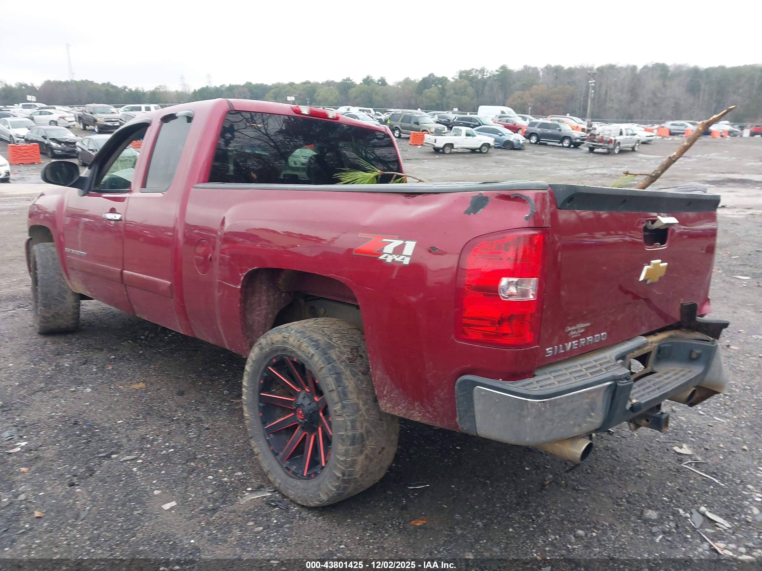 CHEVROLET SILVERADO image 3