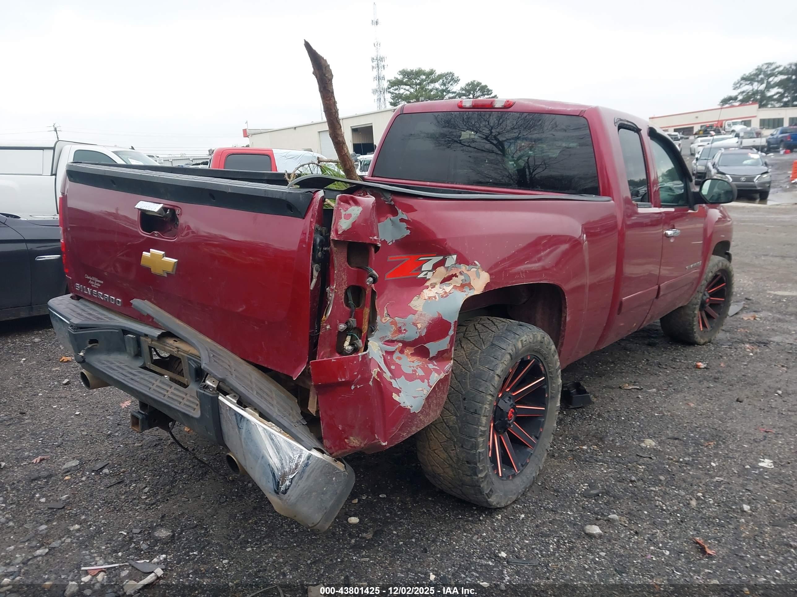 CHEVROLET SILVERADO image 4