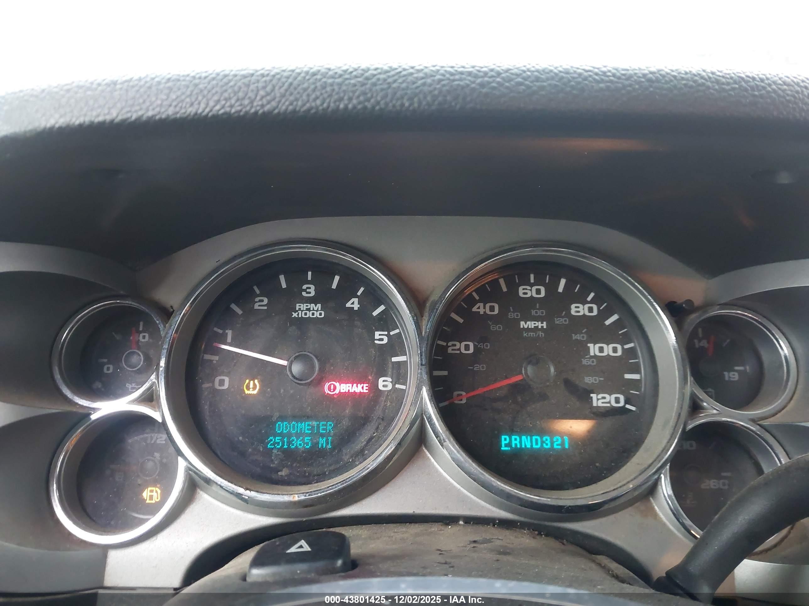 CHEVROLET SILVERADO image 7
