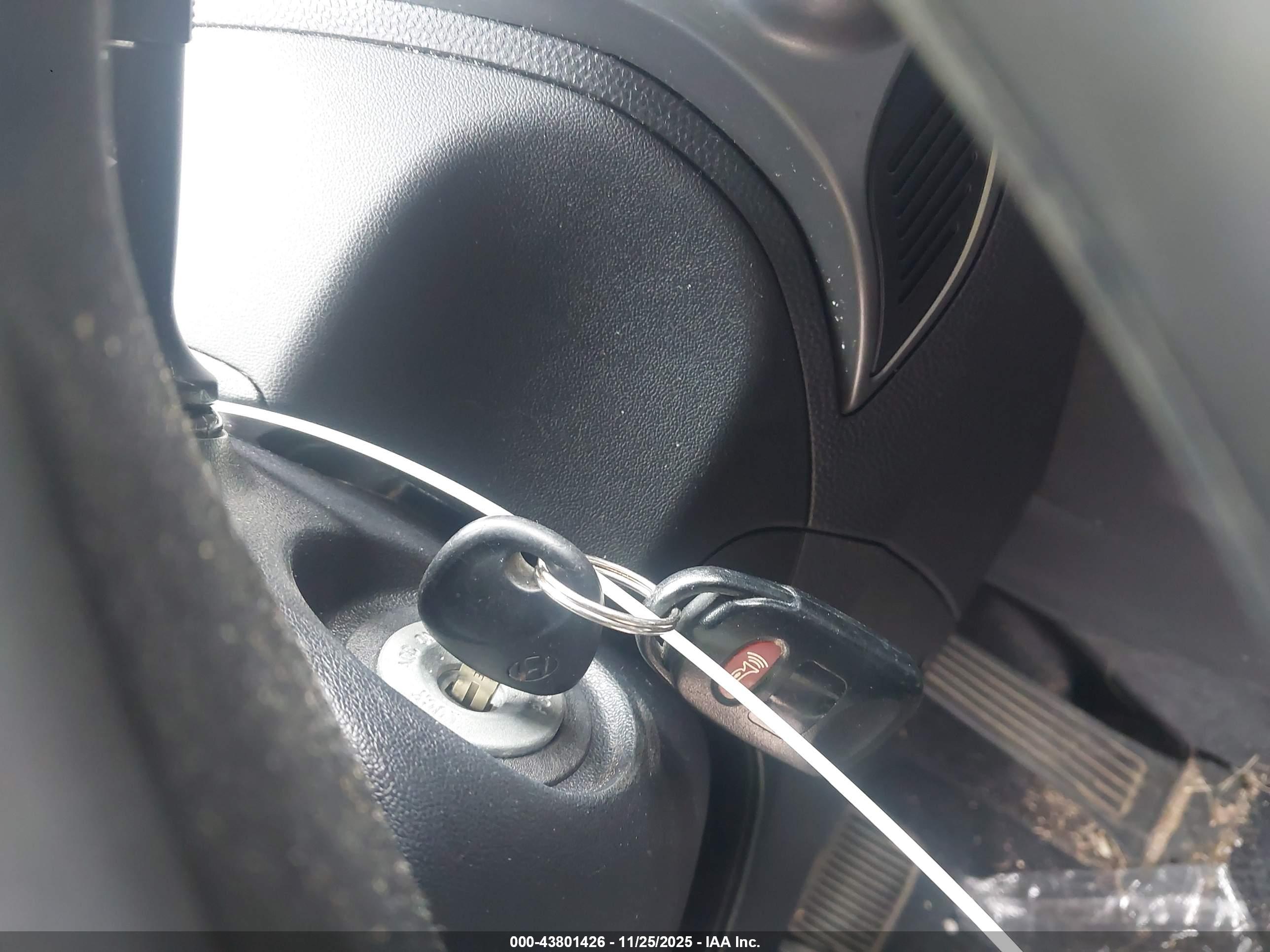 HYUNDAI TUCSON image 11